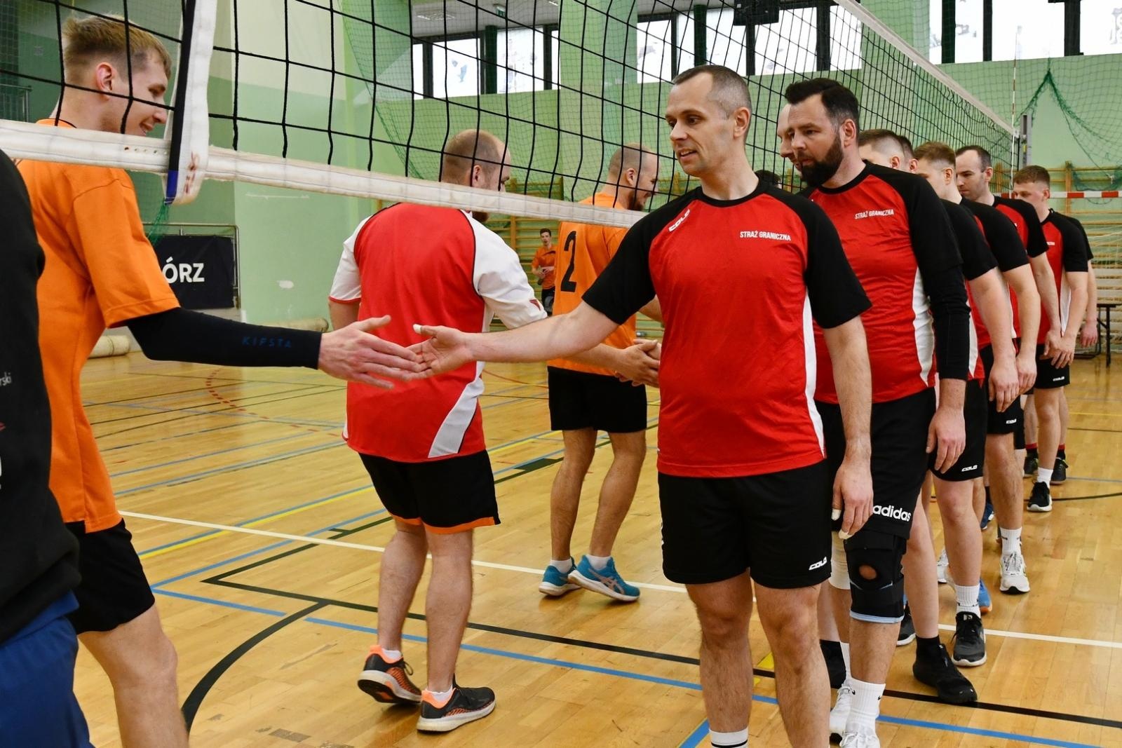 Zdjęcie w galerii na portalu naszraciborz.pl: Wysokie loty i mocne zbicia – raciborscy mundurowi pokazali, co potrafią! wiadomości z regionu