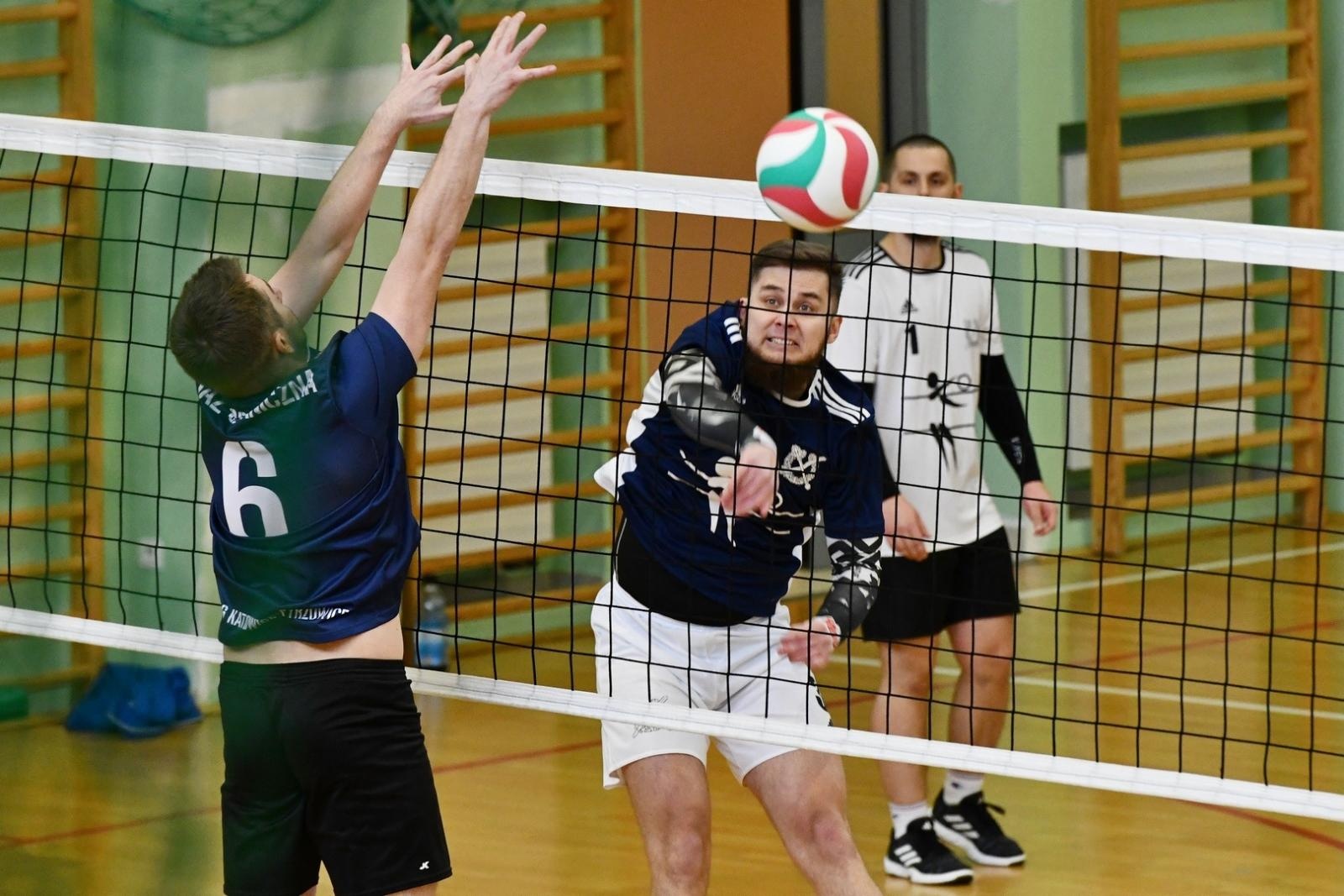 Zdjęcie w galerii na portalu naszraciborz.pl: Wysokie loty i mocne zbicia – raciborscy mundurowi pokazali, co potrafią! wiadomości z regionu