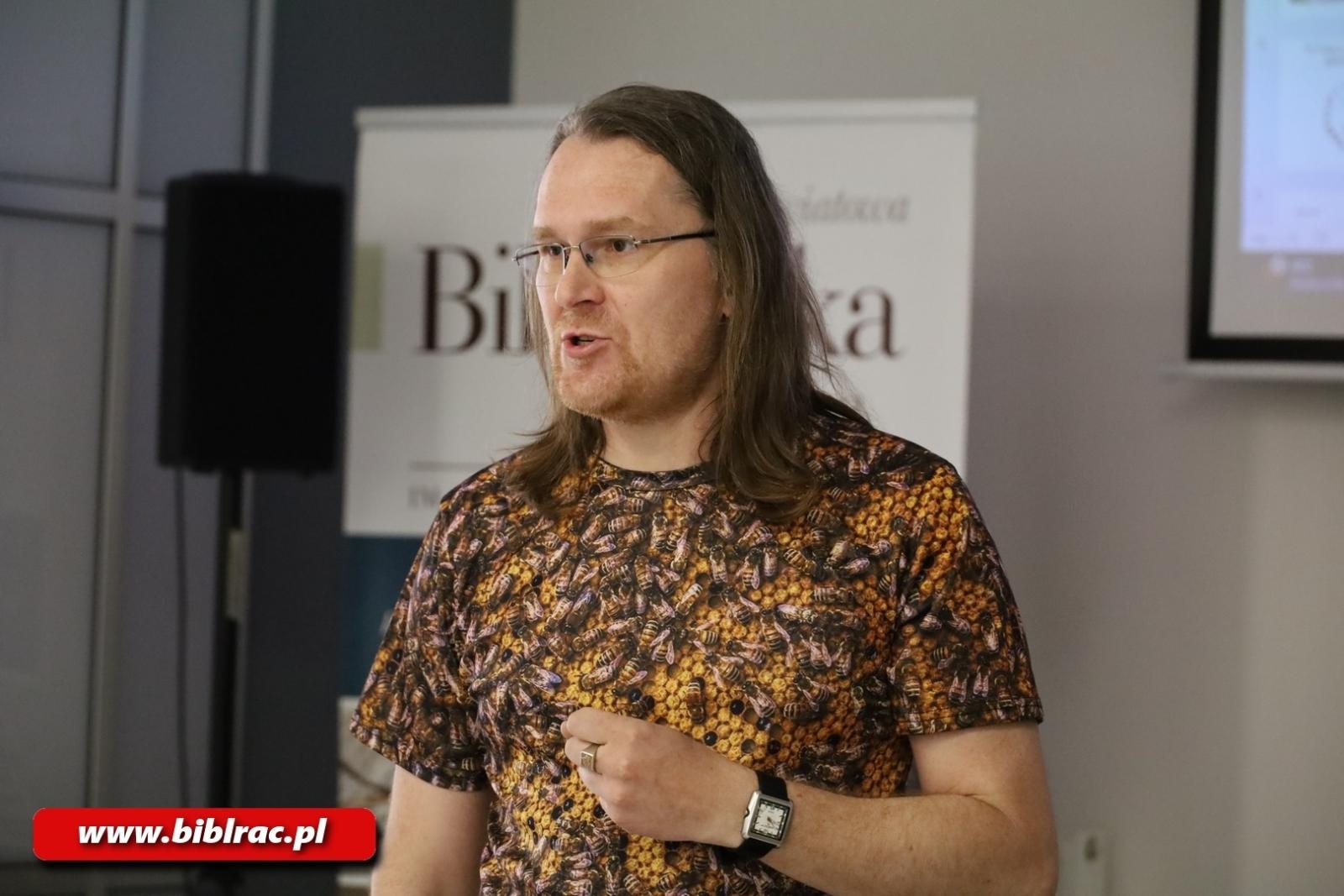 Zdjęcie w galerii na portalu naszraciborz.pl: Tajemnice pszczół odkryte w Klubie Ojca w raciborskiej bibliotece wiadomości z regionu