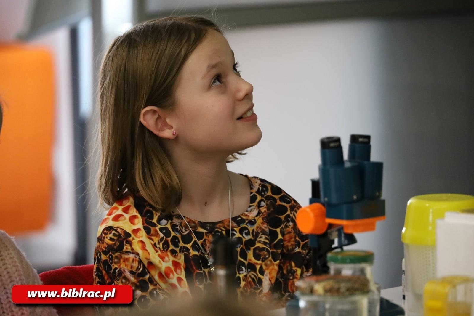 Zdjęcie w galerii na portalu naszraciborz.pl: Tajemnice pszczół odkryte w Klubie Ojca w raciborskiej bibliotece wiadomości z regionu