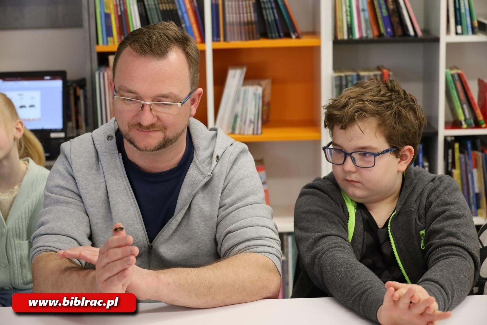 Zdjęcie w galerii na portalu naszraciborz.pl: Tajemnice pszczół odkryte w Klubie Ojca w raciborskiej bibliotece wiadomości z regionu