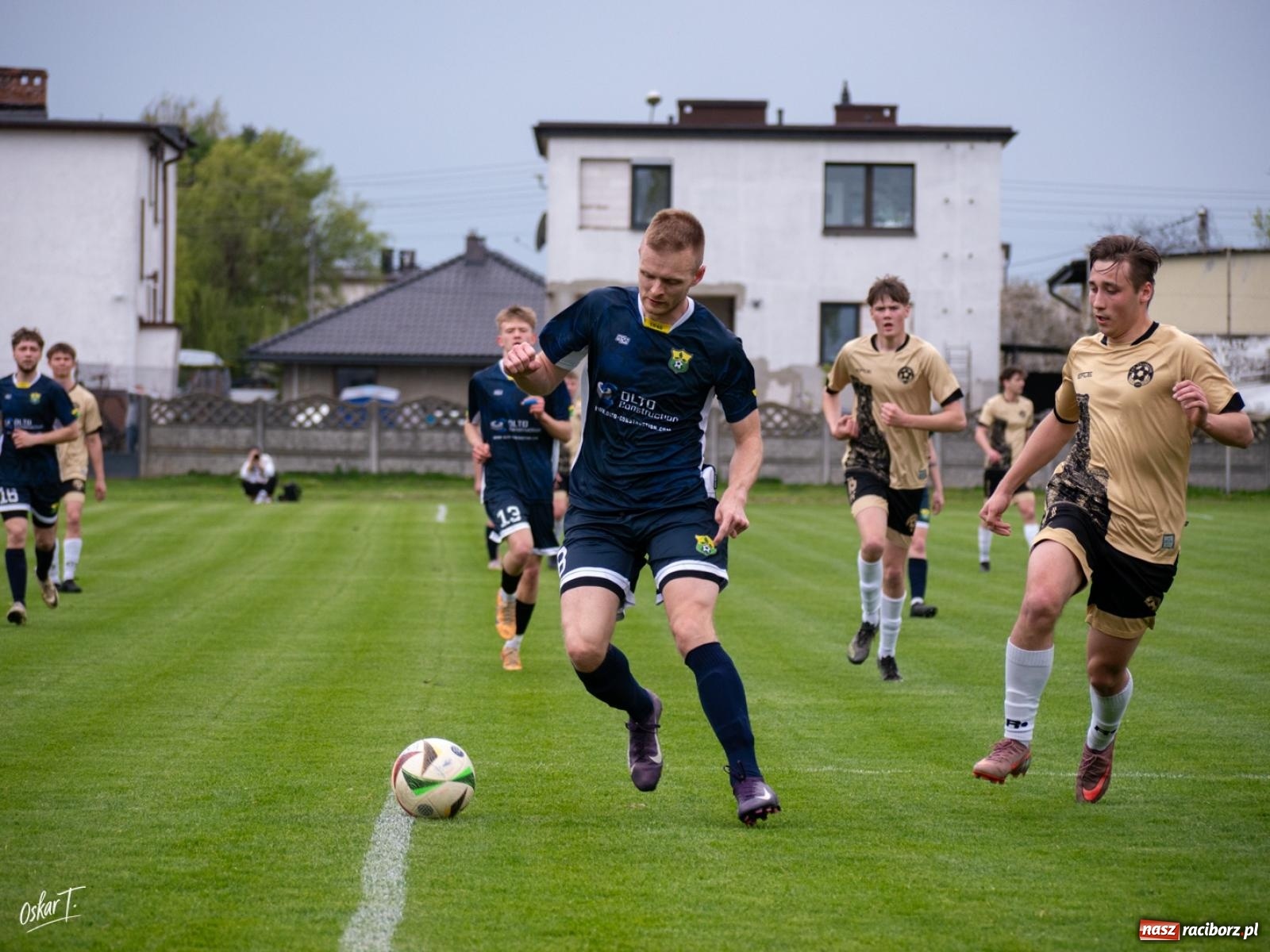Zdjęcie w galerii na portalu naszraciborz.pl: A klasa: Cztery do zera, outsider pokonuje lidera [FOTO] wiadomości z regionu