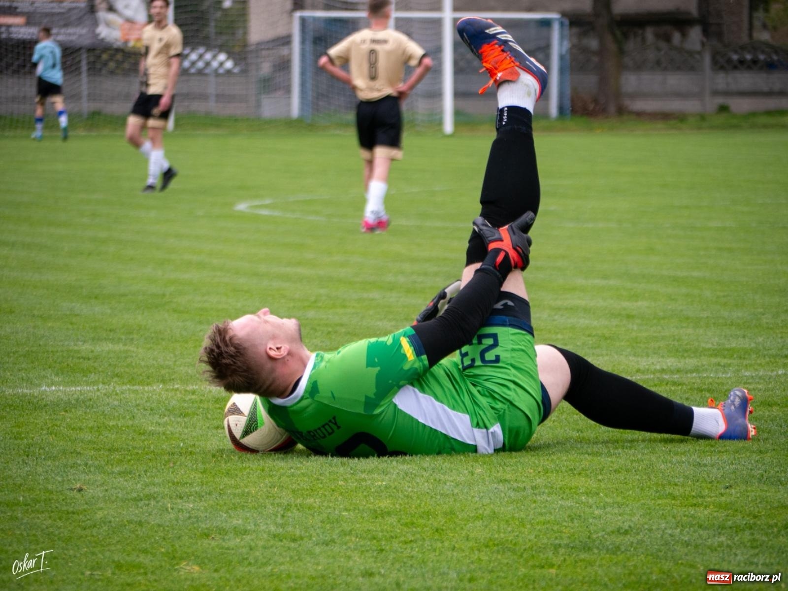 Zdjęcie w galerii na portalu naszraciborz.pl: A klasa: Cztery do zera, outsider pokonuje lidera [FOTO] wiadomości z regionu
