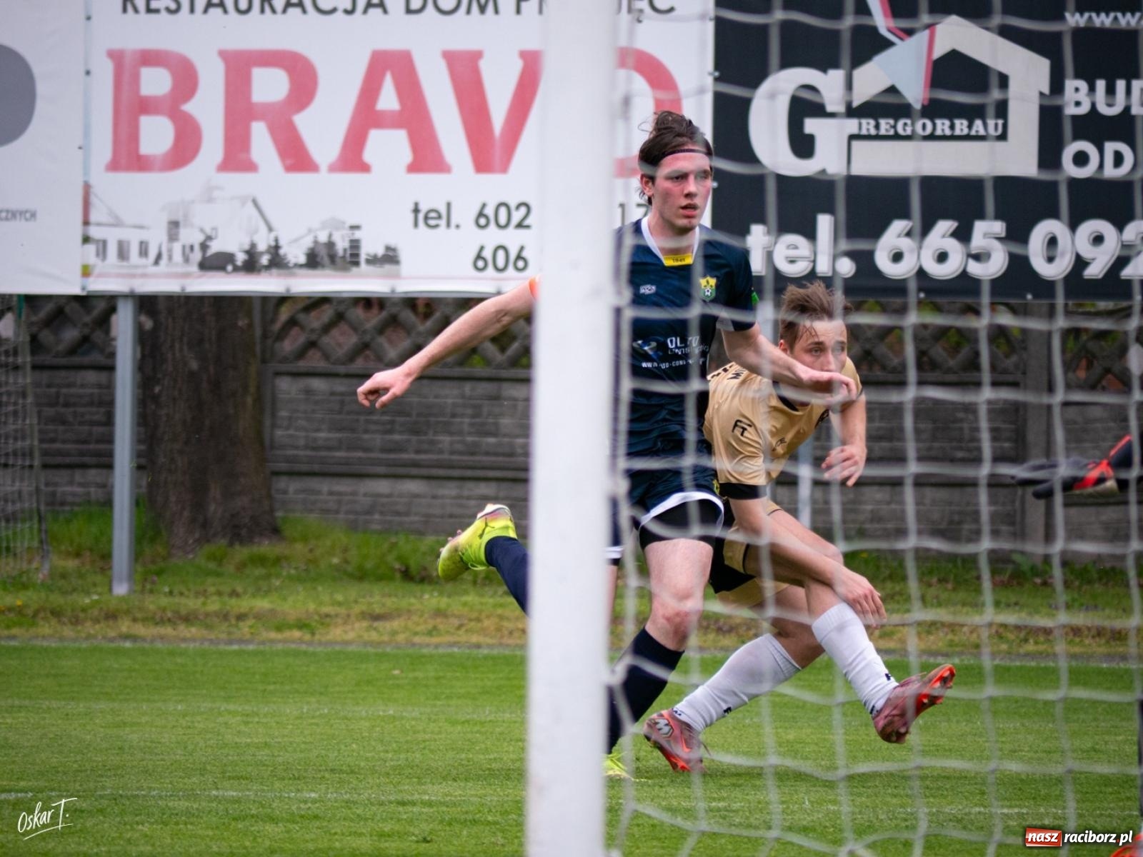 Zdjęcie w galerii na portalu naszraciborz.pl: A klasa: Cztery do zera, outsider pokonuje lidera [FOTO] wiadomości z regionu