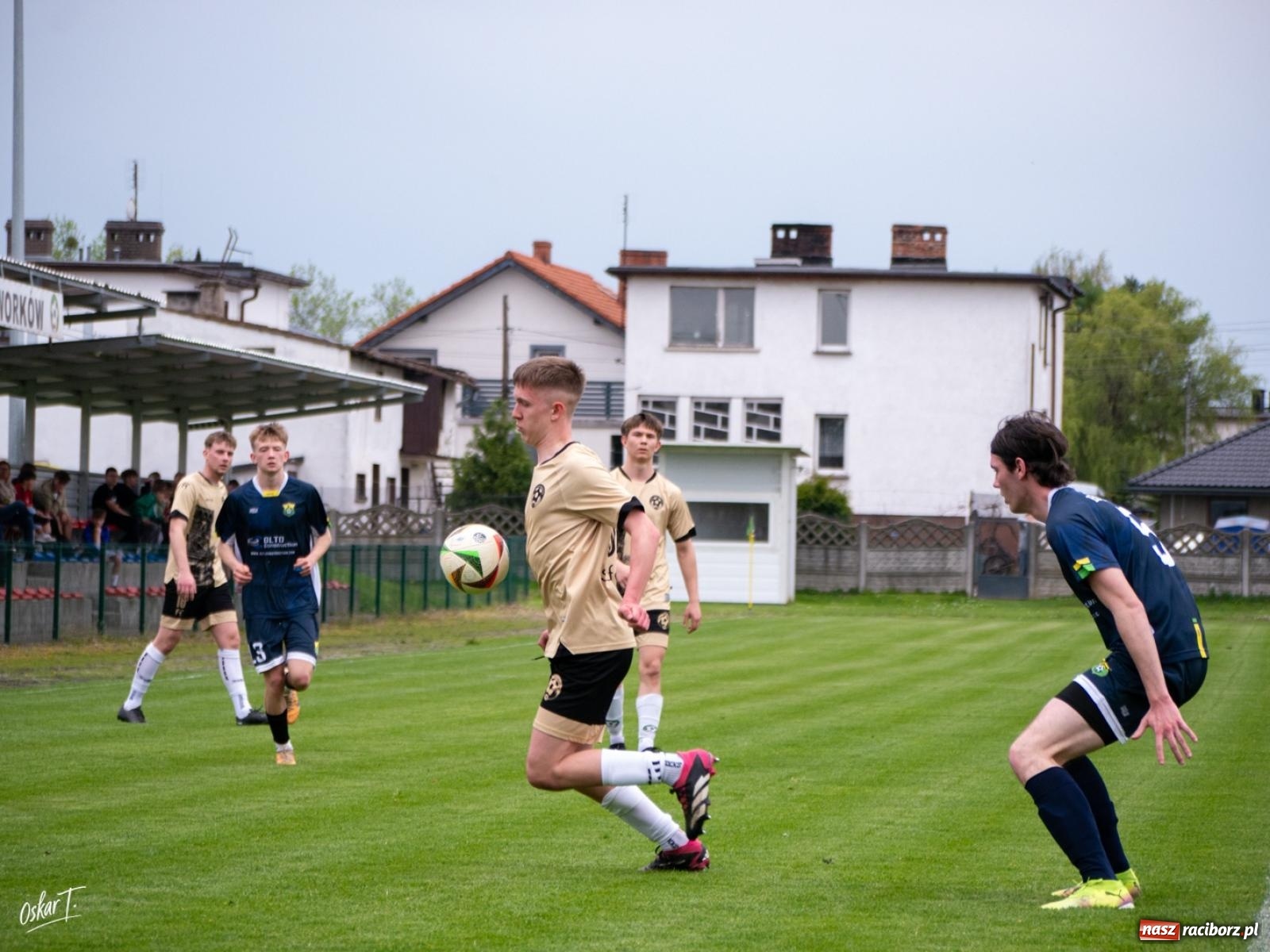 Zdjęcie w galerii na portalu naszraciborz.pl: A klasa: Cztery do zera, outsider pokonuje lidera [FOTO] wiadomości z regionu