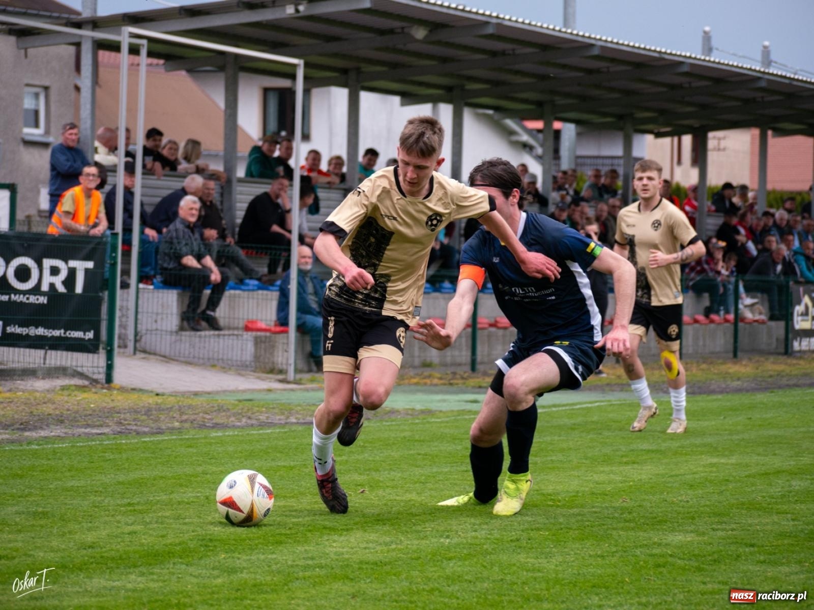 Zdjęcie w galerii na portalu naszraciborz.pl: A klasa: Cztery do zera, outsider pokonuje lidera [FOTO] wiadomości z regionu