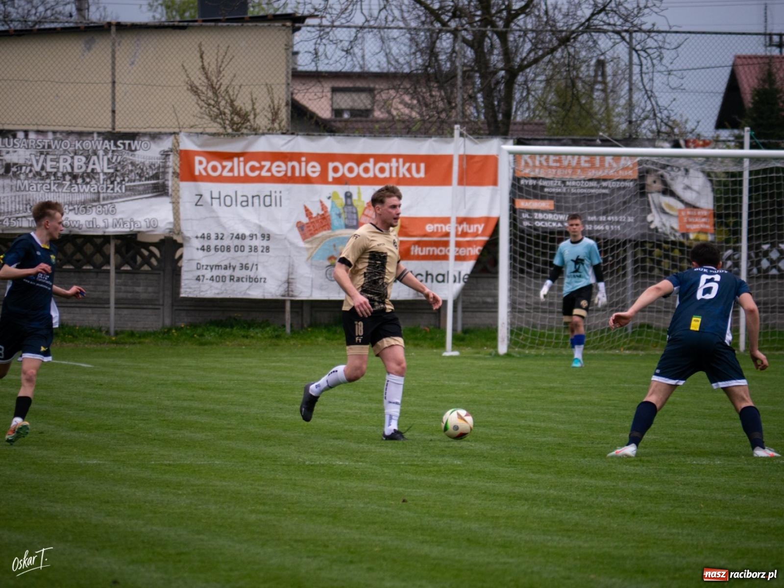 Zdjęcie w galerii na portalu naszraciborz.pl: A klasa: Cztery do zera, outsider pokonuje lidera [FOTO] wiadomości z regionu
