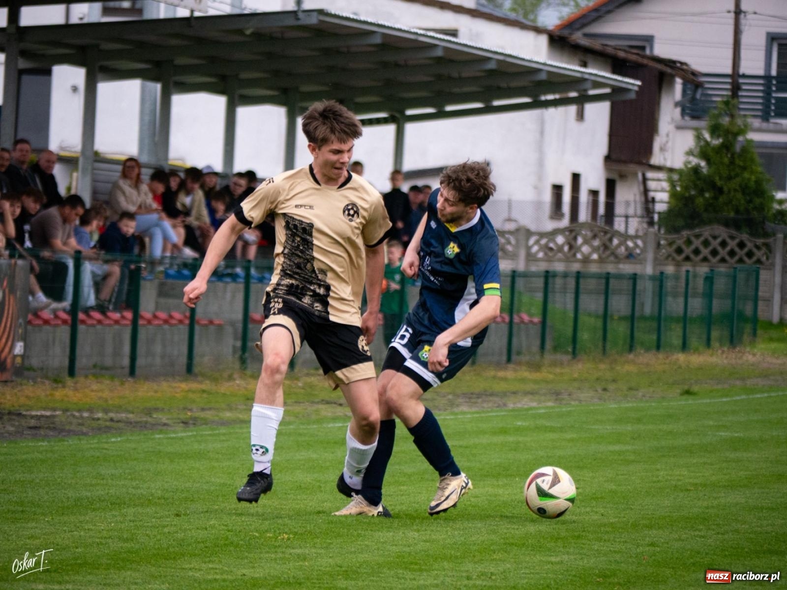 Zdjęcie w galerii na portalu naszraciborz.pl: A klasa: Cztery do zera, outsider pokonuje lidera [FOTO] wiadomości z regionu
