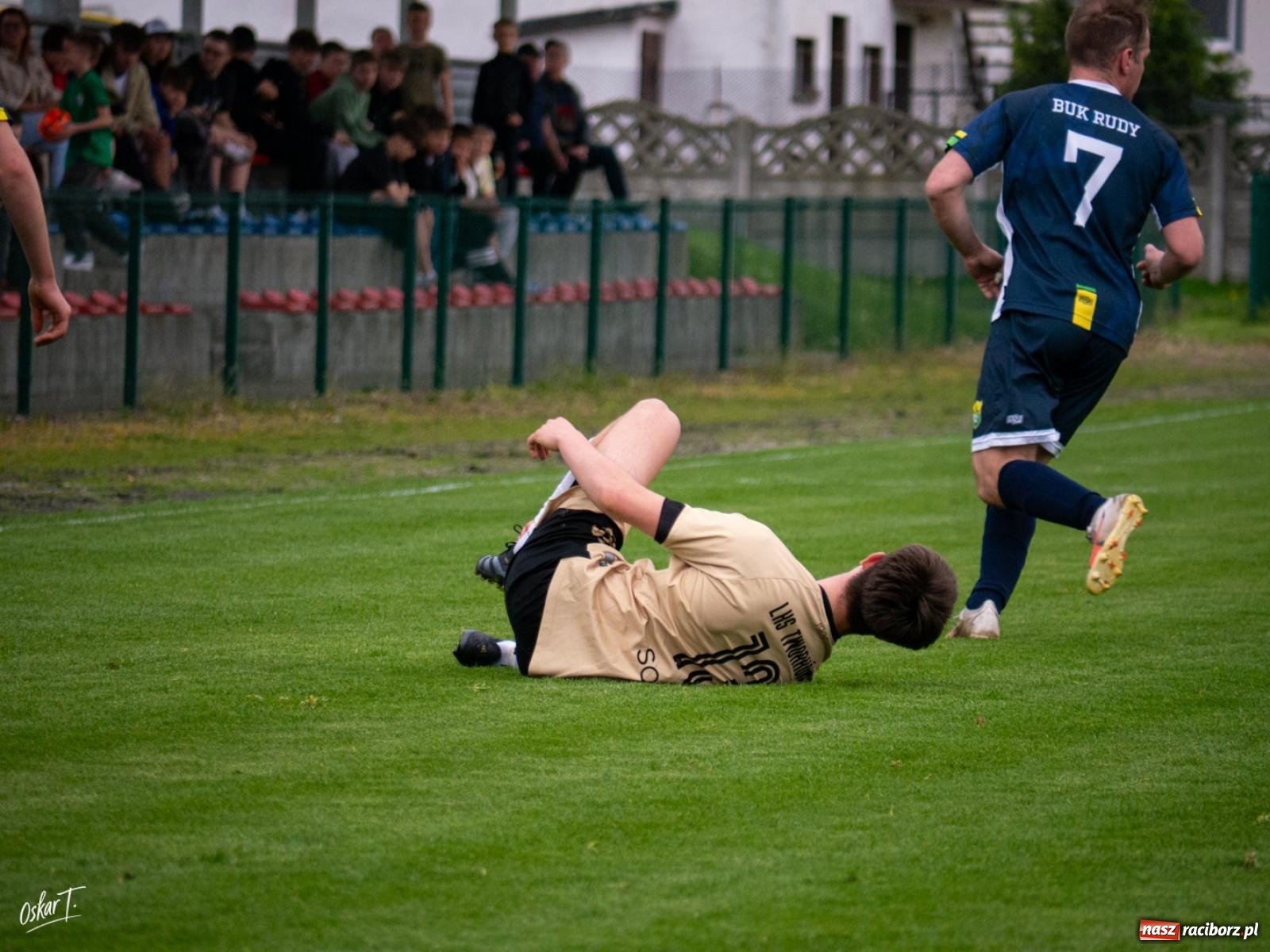 Zdjęcie w galerii na portalu naszraciborz.pl: A klasa: Cztery do zera, outsider pokonuje lidera [FOTO] wiadomości z regionu