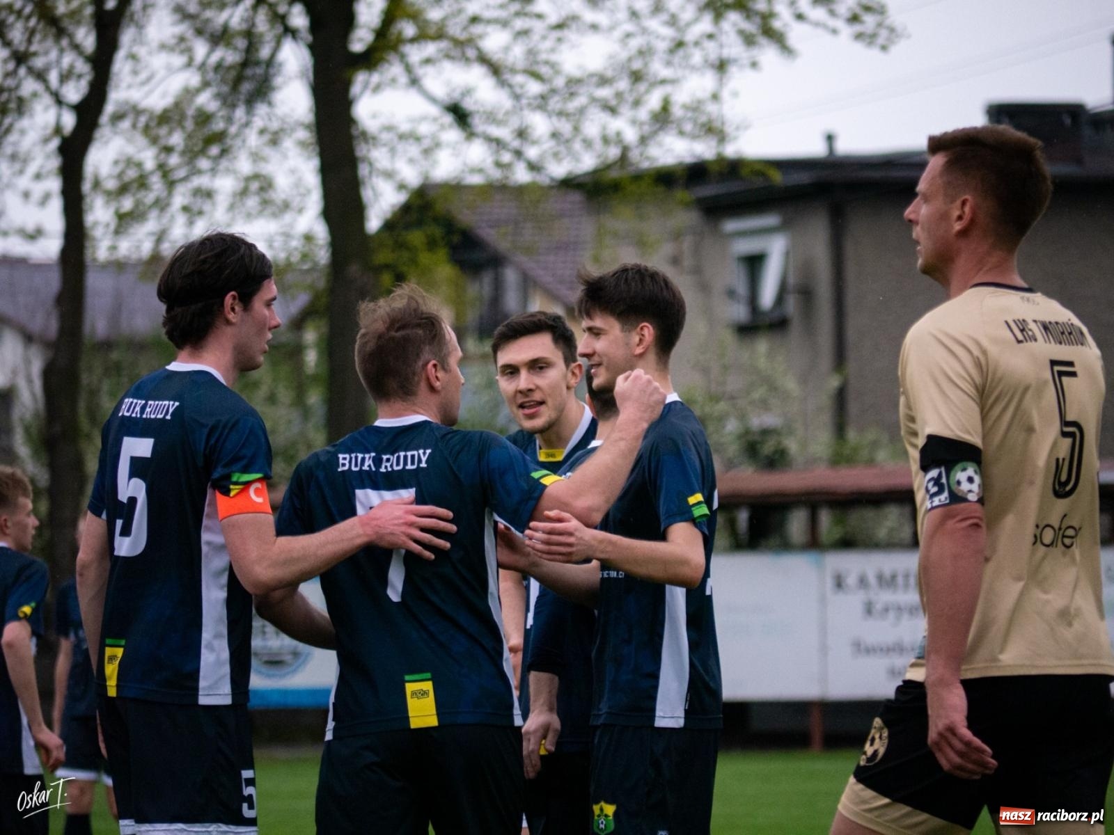 Zdjęcie w galerii na portalu naszraciborz.pl: A klasa: Cztery do zera, outsider pokonuje lidera [FOTO] wiadomości z regionu