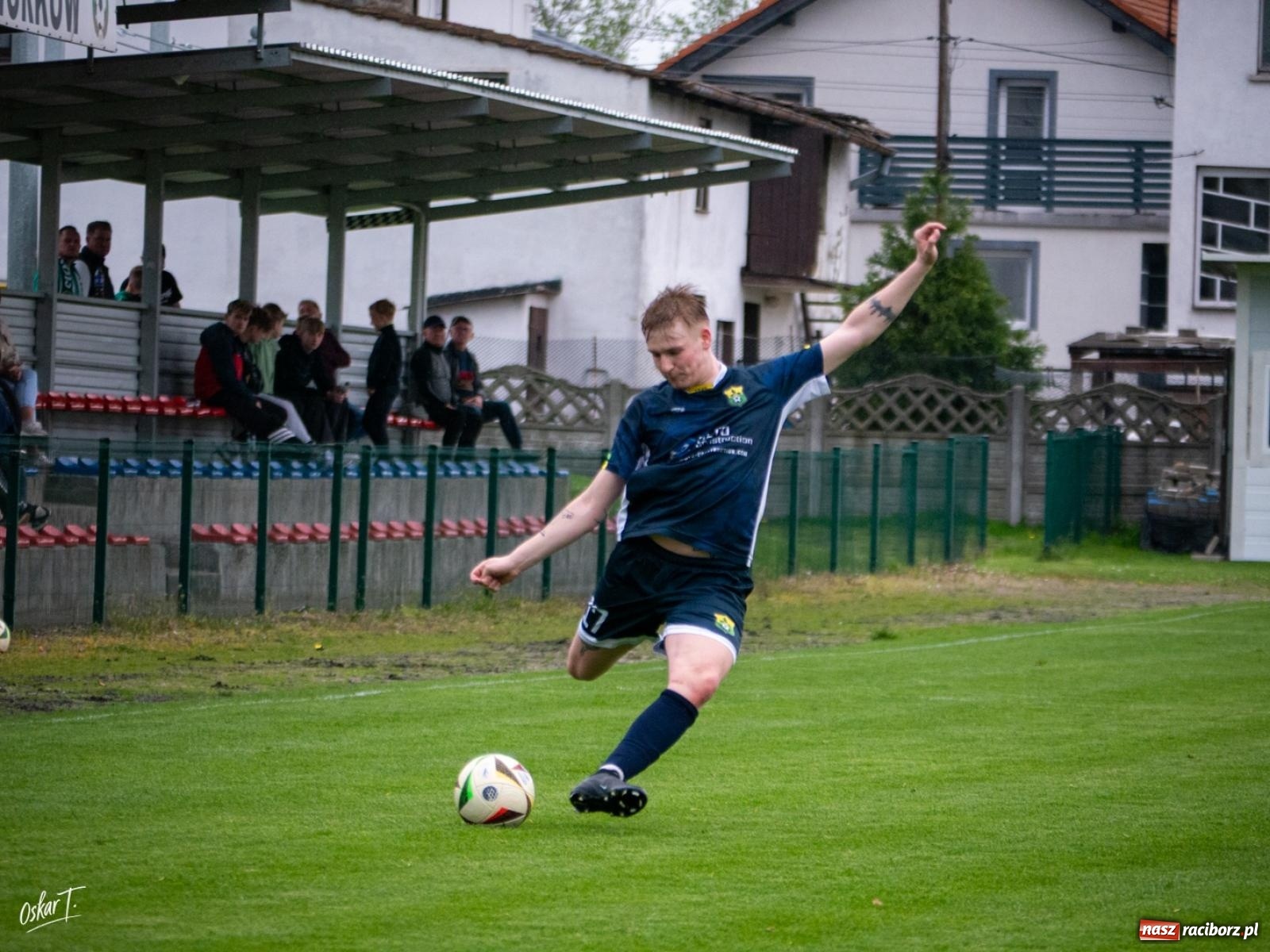 Zdjęcie w galerii na portalu naszraciborz.pl: A klasa: Cztery do zera, outsider pokonuje lidera [FOTO] wiadomości z regionu