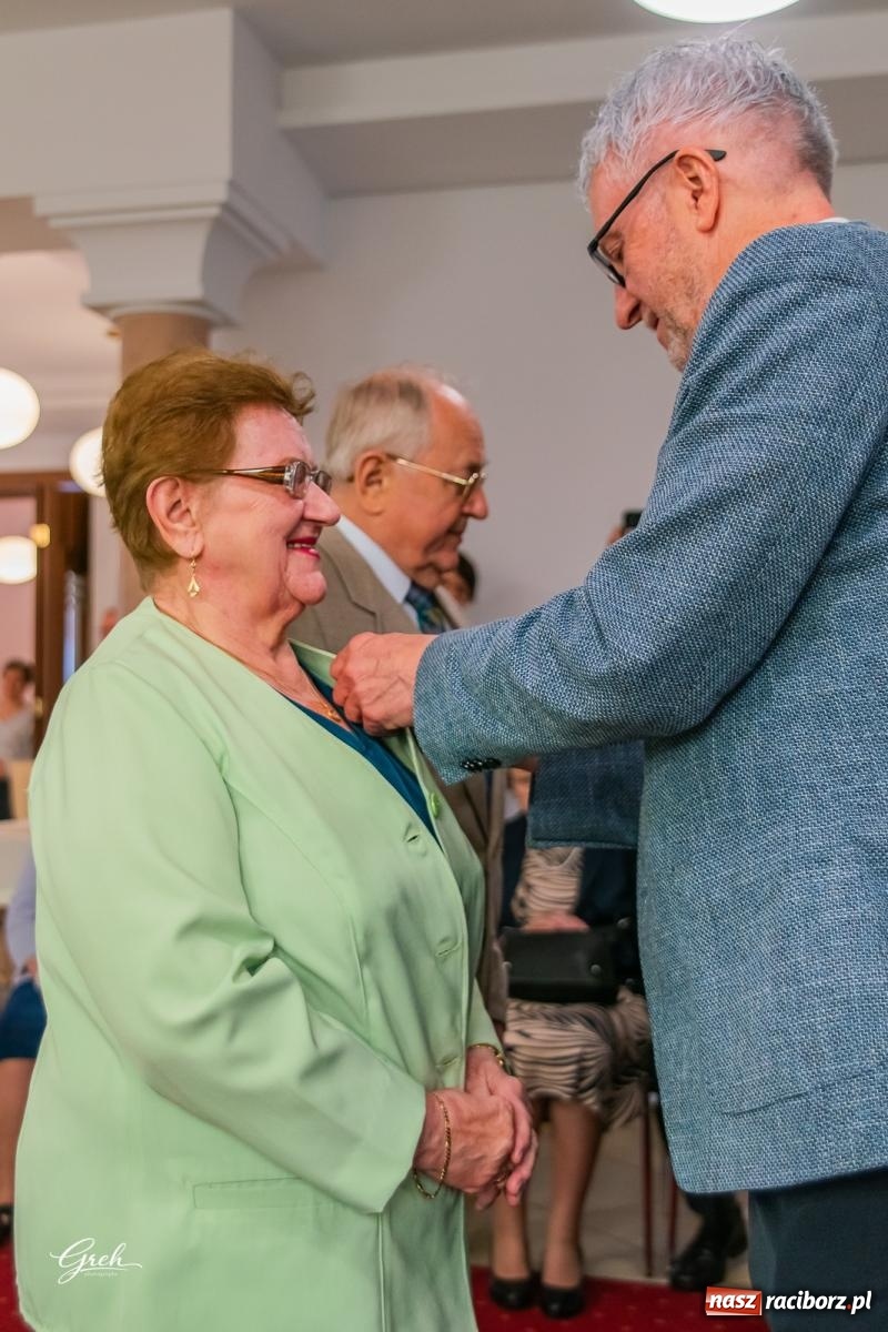 Zdjęcie w galerii na portalu naszraciborz.pl: Miłość na medal. Jubileusz 50-lecia małżeństw w Raciborzu [FOTO i WIDEO] wiadomości z regionu