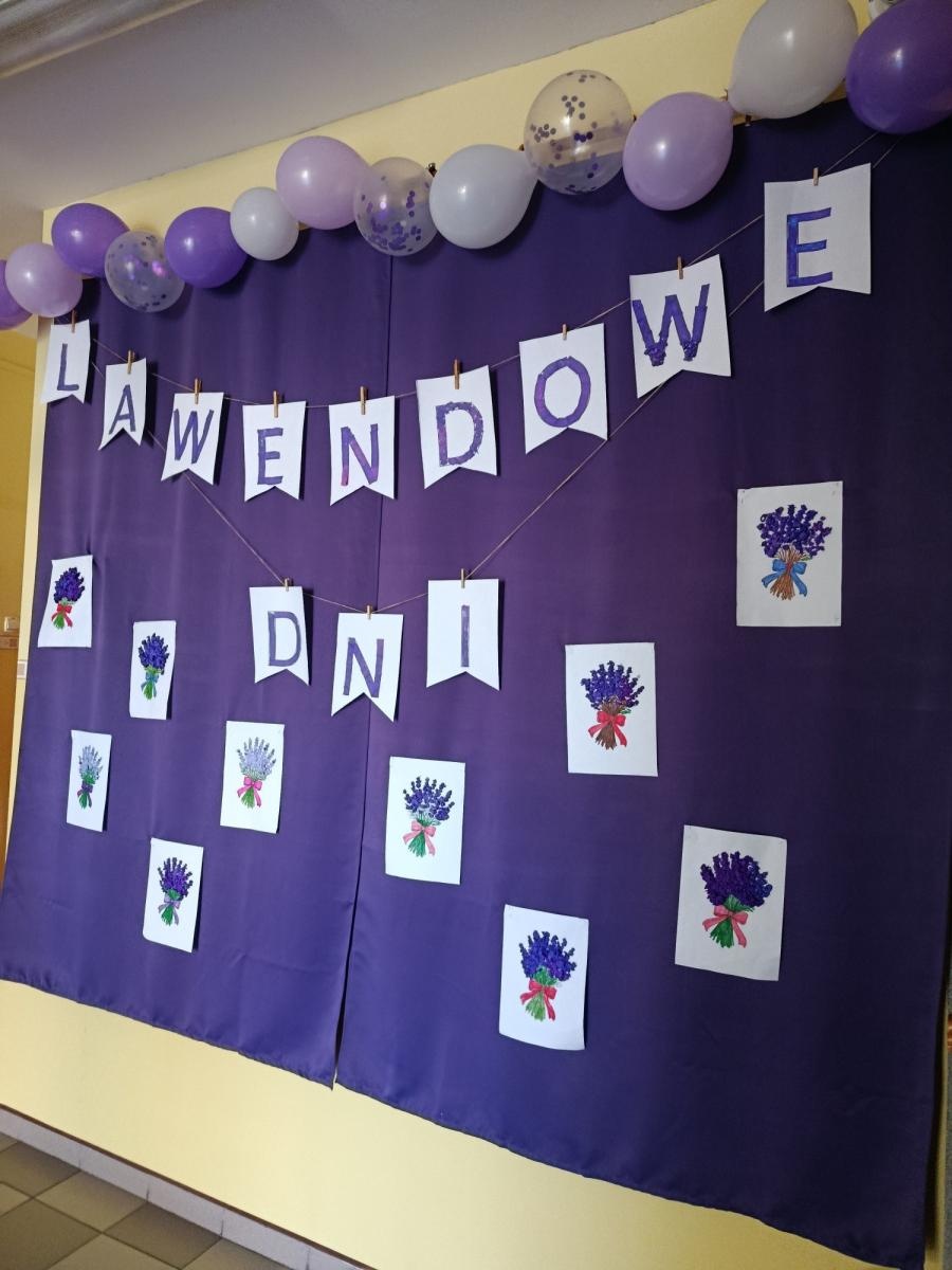 Zdjęcie w galerii na portalu naszraciborz.pl: Lawendowe Dni w Krowiarkach. Fioletowy symbol solidarności wiadomości z regionu