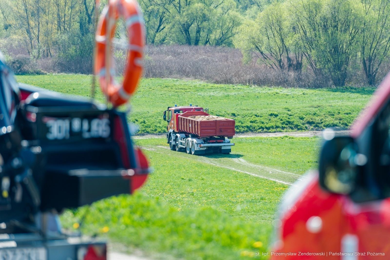 Zdjęcie w galerii na portalu naszraciborz.pl: Ćwiczenia Bażoły 2026 trwają. Strażacy sprawdzają gotowość do walki z powodzią wiadomości z regionu