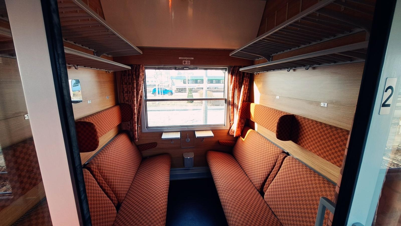 Zdjęcie w galerii na portalu naszraciborz.pl: Pociąg retro IC Nieśpieszny na trasie z Chałupek przez Racibórz do Rybnika. Informacje o trasie i biletach wiadomości z regionu