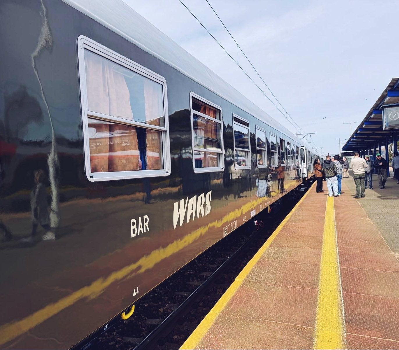 Zdjęcie w galerii na portalu naszraciborz.pl: Pociąg retro IC Nieśpieszny na trasie z Chałupek przez Racibórz do Rybnika. Informacje o trasie i biletach wiadomości z regionu