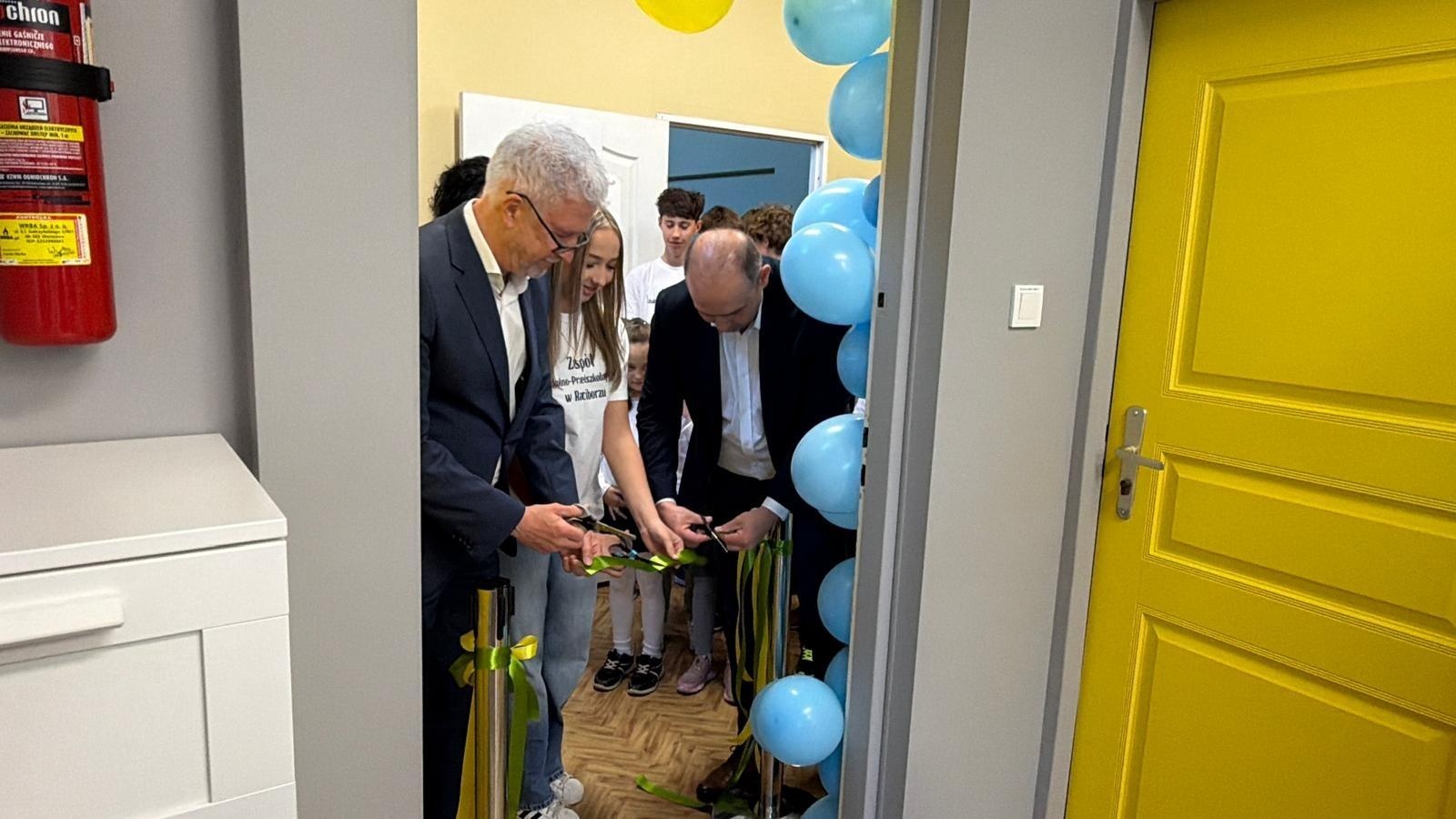 Zdjęcie w galerii na portalu naszraciborz.pl: Nowoczesna pracownia informatyczna otwarta w ZSP1 w Markowicach wiadomości z regionu