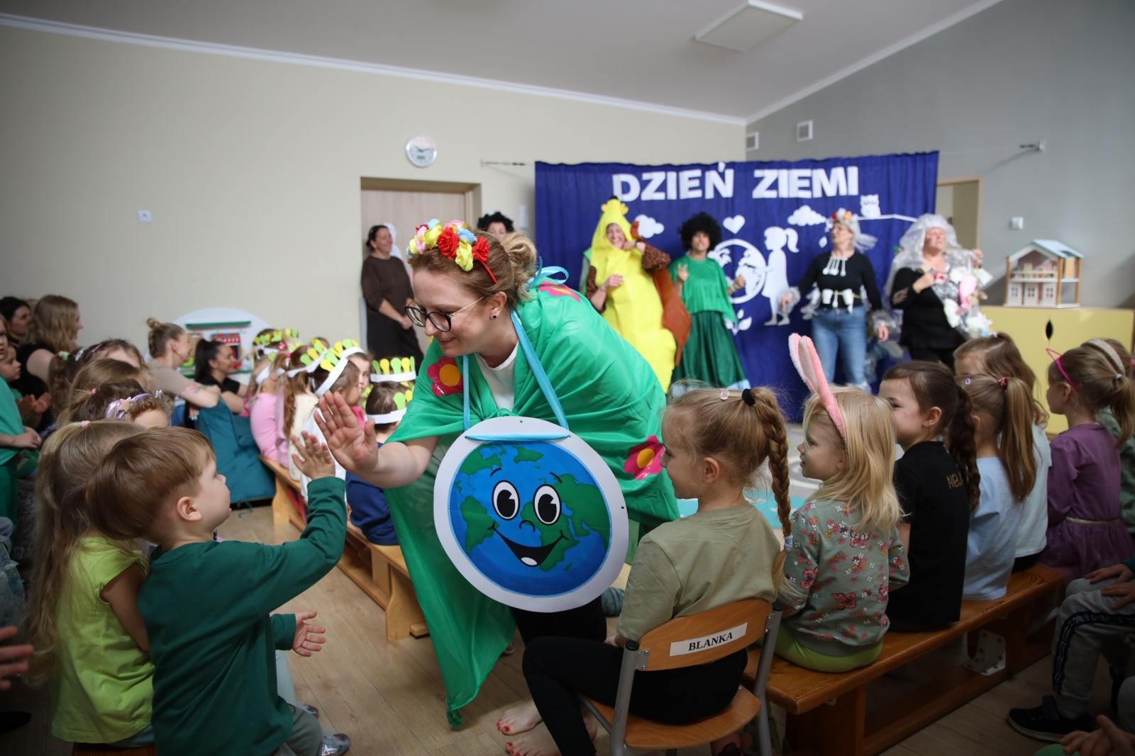 Zdjęcie w galerii na portalu naszraciborz.pl: Dzień Ziemi w Przedszkolu nr 15 wiadomości z regionu