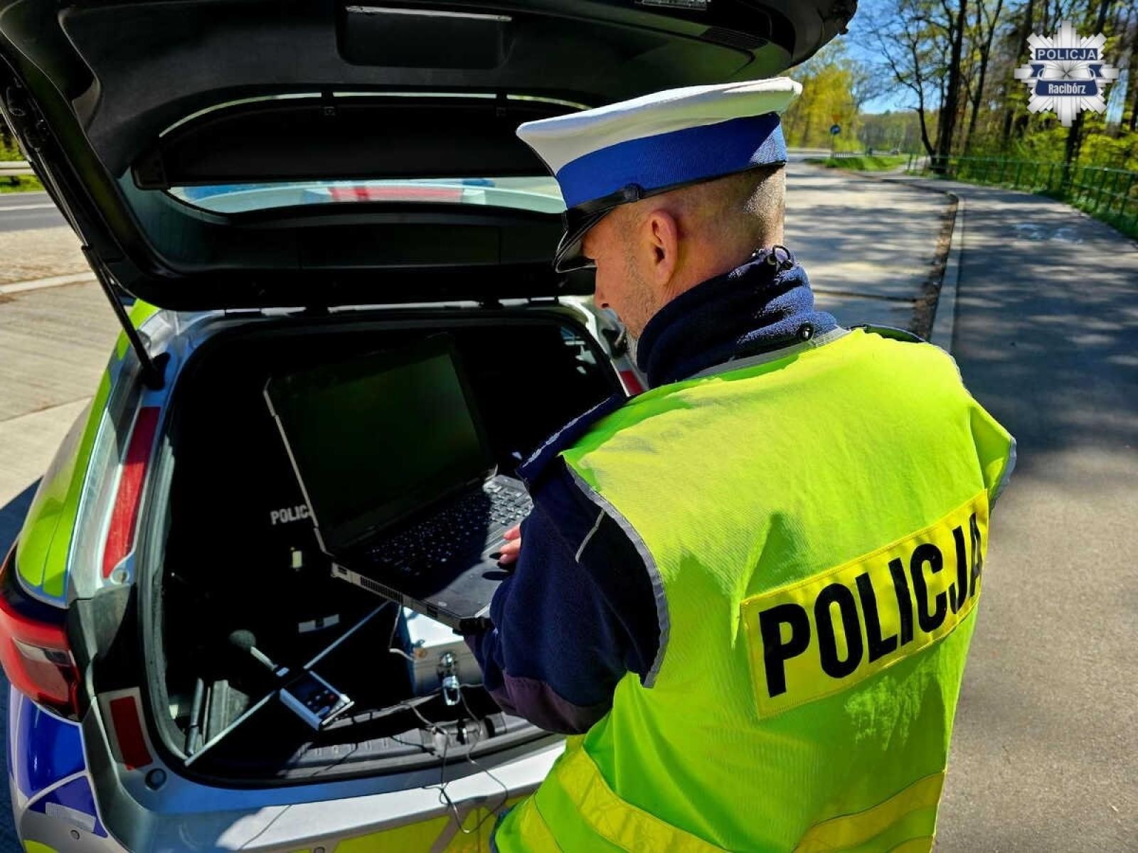 Zdjęcie w galerii na portalu naszraciborz.pl: Policja sprawdza hałas pojazdów w Raciborzu. Nowy sprzęt w użyciu wiadomości z regionu