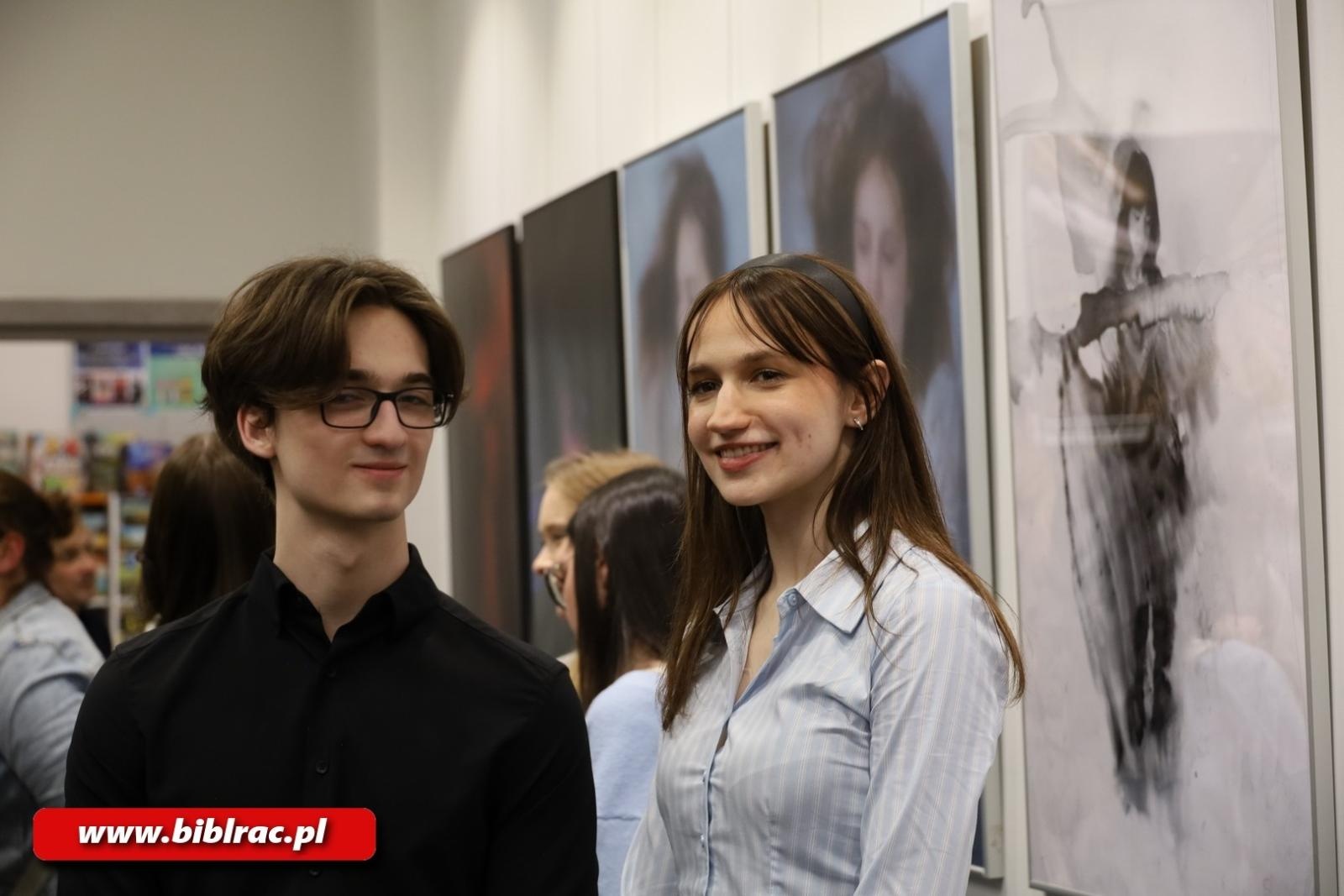 Zdjęcie w galerii na portalu naszraciborz.pl: Dopuszczone do druku / Wywołane do tablicy. Nowa wystawa w raciborskiej bibliotece wiadomości z regionu