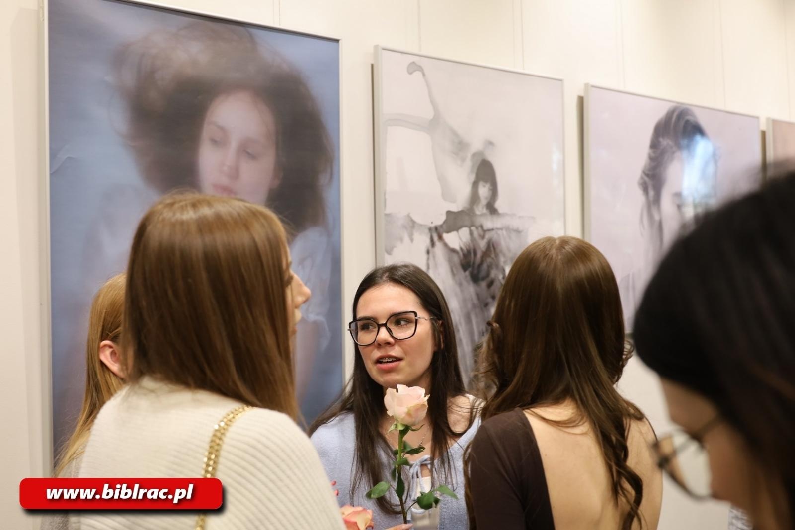 Zdjęcie w galerii na portalu naszraciborz.pl: Dopuszczone do druku / Wywołane do tablicy. Nowa wystawa w raciborskiej bibliotece wiadomości z regionu
