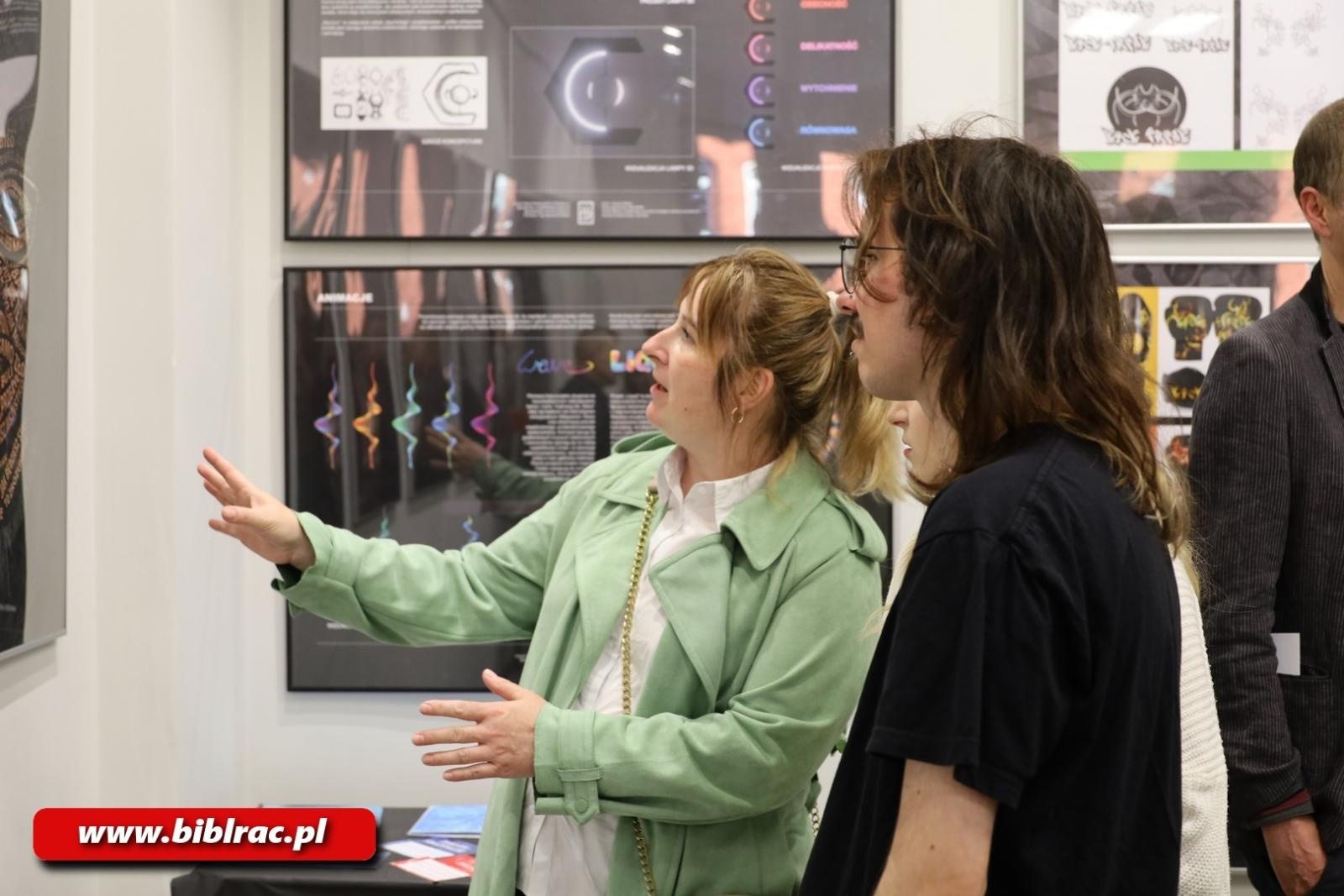 Zdjęcie w galerii na portalu naszraciborz.pl: Dopuszczone do druku / Wywołane do tablicy. Nowa wystawa w raciborskiej bibliotece wiadomości z regionu