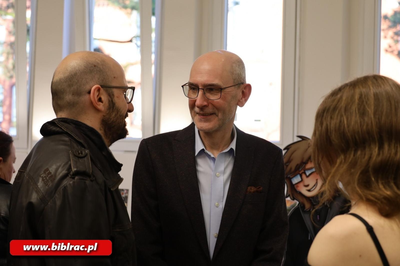 Zdjęcie w galerii na portalu naszraciborz.pl: Dopuszczone do druku / Wywołane do tablicy. Nowa wystawa w raciborskiej bibliotece wiadomości z regionu