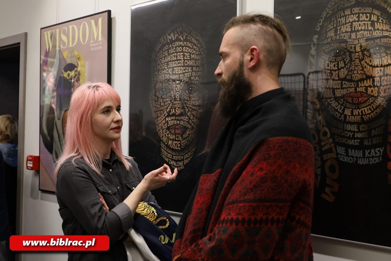 Zdjęcie w galerii na portalu naszraciborz.pl: Dopuszczone do druku / Wywołane do tablicy. Nowa wystawa w raciborskiej bibliotece wiadomości z regionu