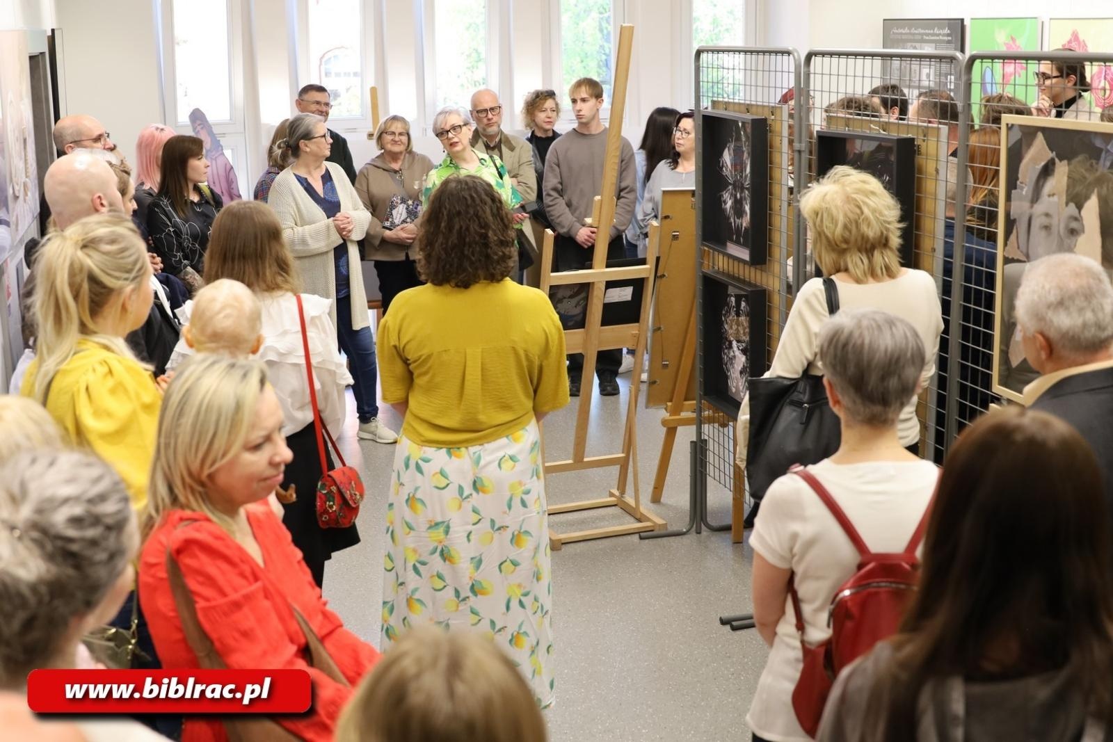 Zdjęcie w galerii na portalu naszraciborz.pl: Dopuszczone do druku / Wywołane do tablicy. Nowa wystawa w raciborskiej bibliotece wiadomości z regionu