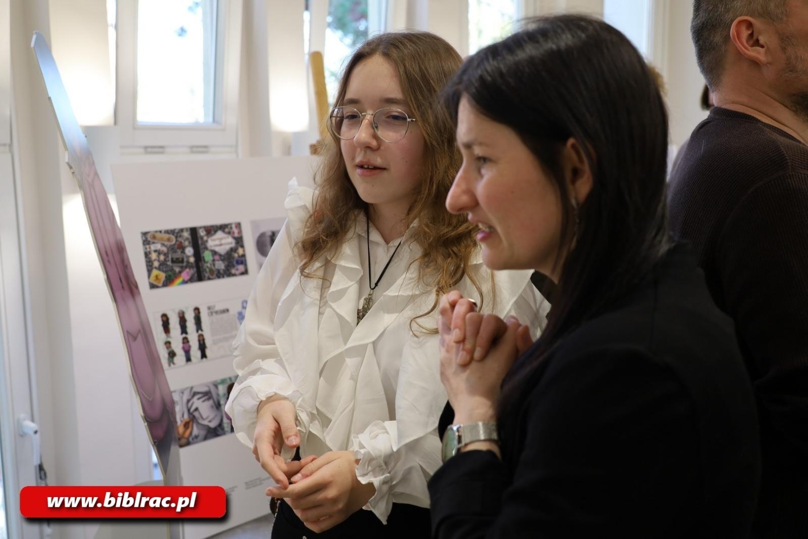 Zdjęcie w galerii na portalu naszraciborz.pl: Dopuszczone do druku / Wywołane do tablicy. Nowa wystawa w raciborskiej bibliotece wiadomości z regionu