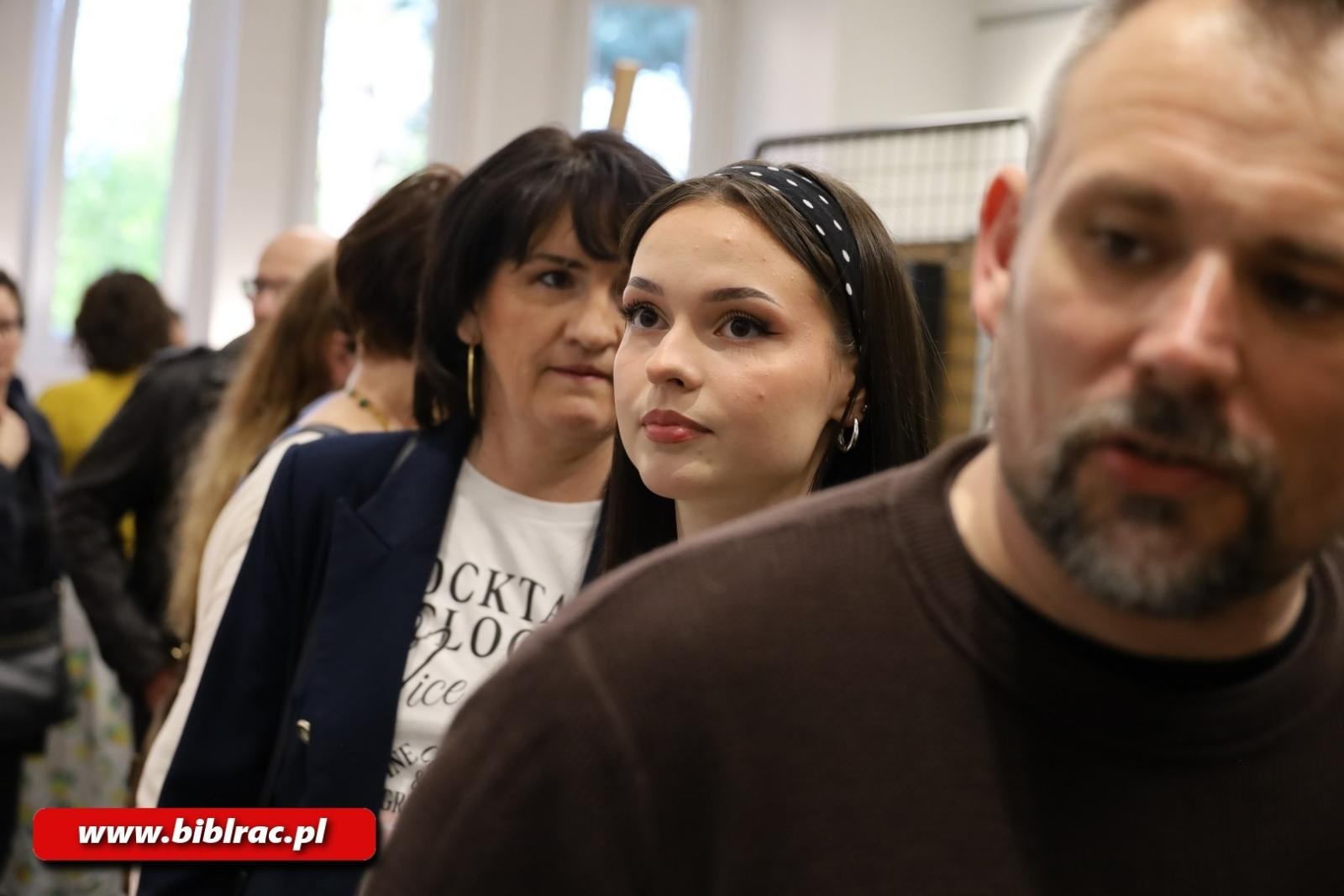 Zdjęcie w galerii na portalu naszraciborz.pl: Dopuszczone do druku / Wywołane do tablicy. Nowa wystawa w raciborskiej bibliotece wiadomości z regionu