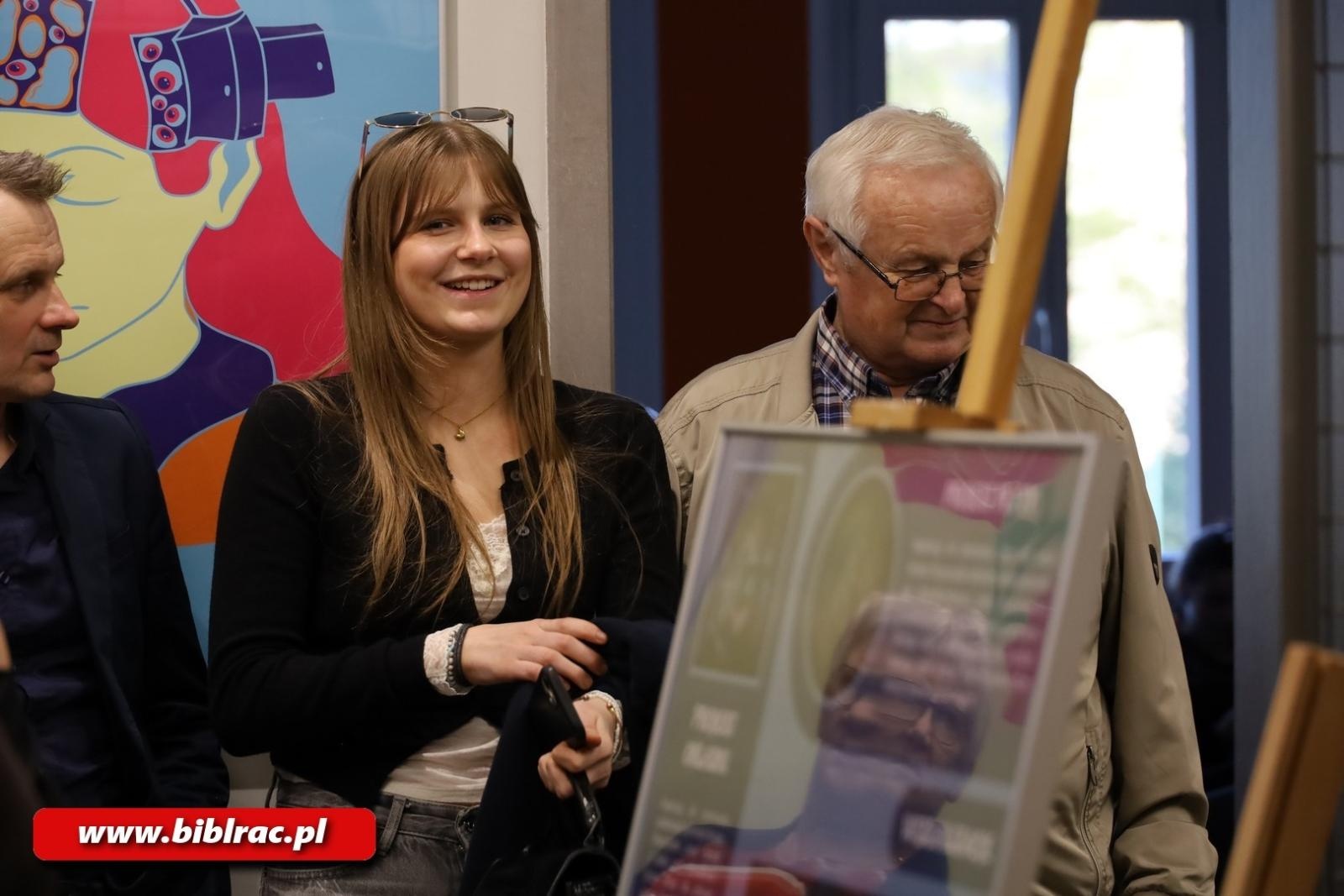 Zdjęcie w galerii na portalu naszraciborz.pl: Dopuszczone do druku / Wywołane do tablicy. Nowa wystawa w raciborskiej bibliotece wiadomości z regionu