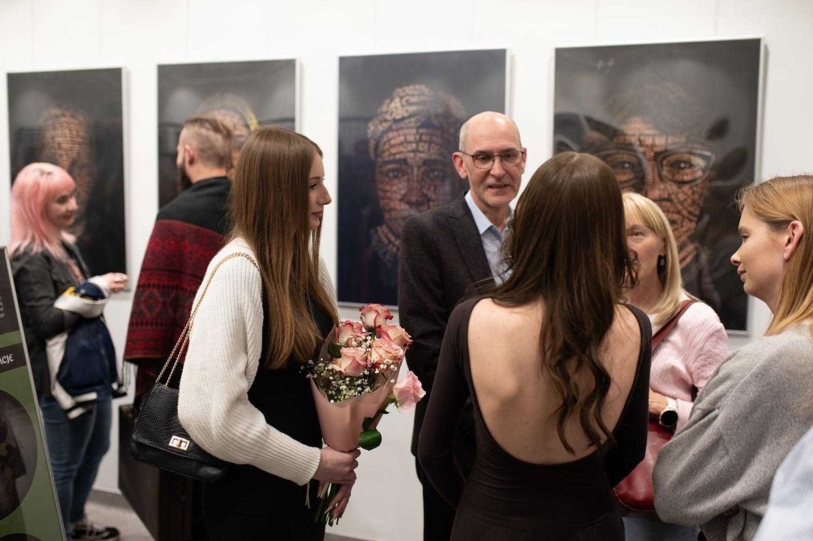 Zdjęcie w galerii na portalu naszraciborz.pl: Dopuszczone do druku / Wywołane do tablicy. Nowa wystawa w raciborskiej bibliotece wiadomości z regionu