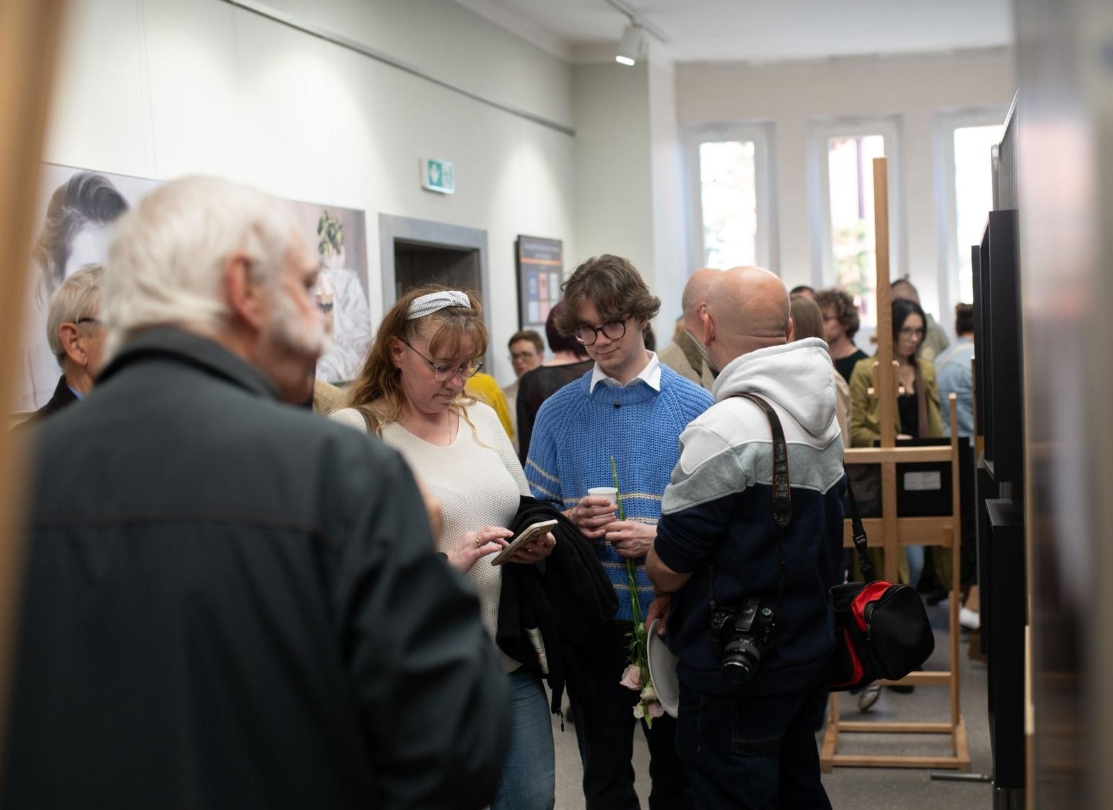 Zdjęcie w galerii na portalu naszraciborz.pl: Dopuszczone do druku / Wywołane do tablicy. Nowa wystawa w raciborskiej bibliotece wiadomości z regionu