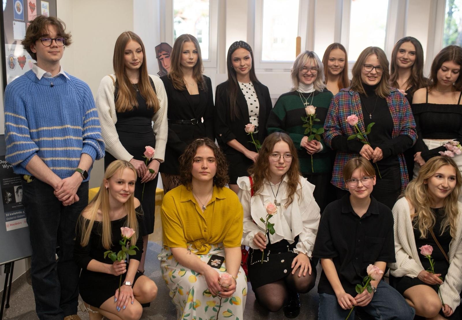 Zdjęcie w galerii na portalu naszraciborz.pl: Dopuszczone do druku / Wywołane do tablicy. Nowa wystawa w raciborskiej bibliotece wiadomości z regionu