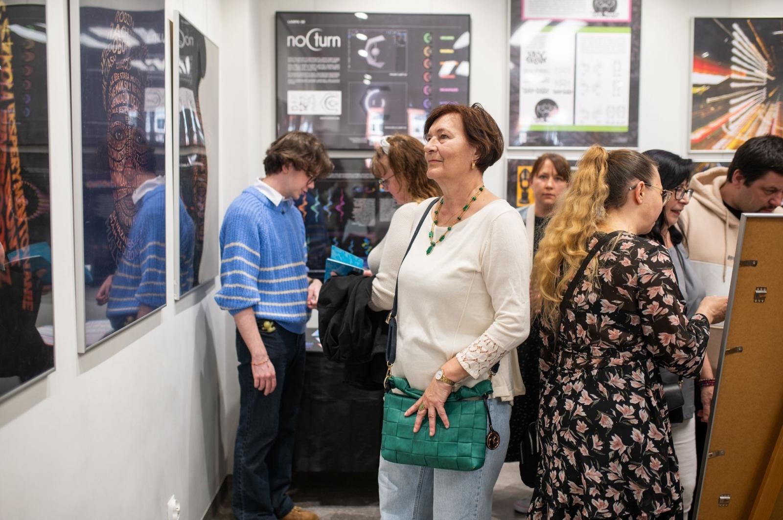 Zdjęcie w galerii na portalu naszraciborz.pl: Dopuszczone do druku / Wywołane do tablicy. Nowa wystawa w raciborskiej bibliotece wiadomości z regionu