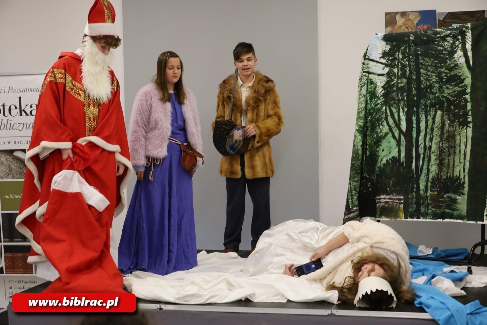 Zdjęcie w galerii na portalu naszraciborz.pl: Rekordowa liczba uczestników w turnieju z okazji Światowego Dnia Książki w bibliotece wiadomości z regionu