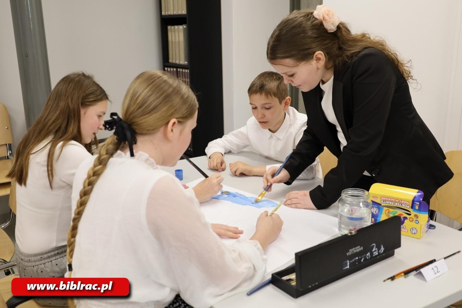 Zdjęcie w galerii na portalu naszraciborz.pl: Rekordowa liczba uczestników w turnieju z okazji Światowego Dnia Książki w bibliotece wiadomości z regionu