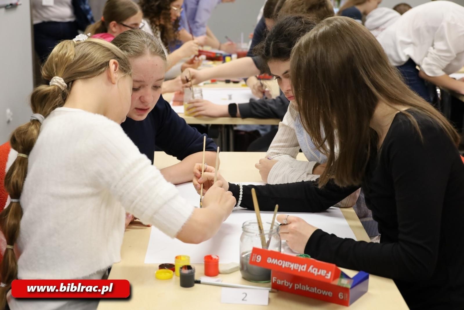 Zdjęcie w galerii na portalu naszraciborz.pl: Rekordowa liczba uczestników w turnieju z okazji Światowego Dnia Książki w bibliotece wiadomości z regionu