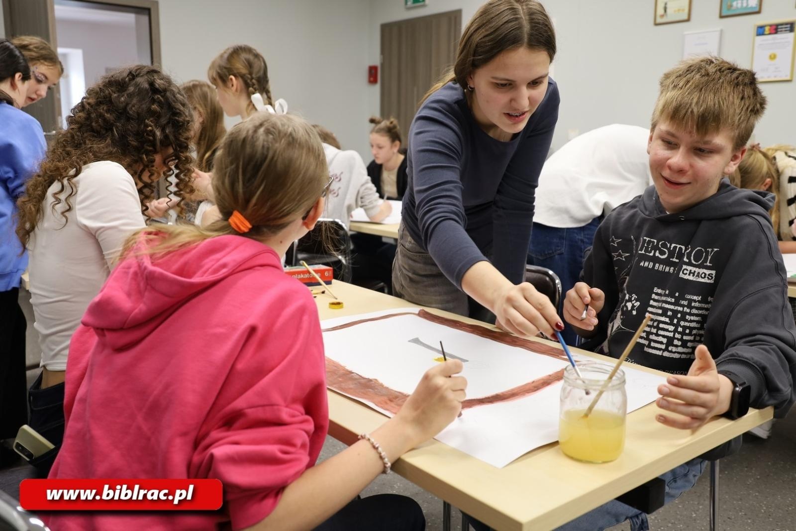 Zdjęcie w galerii na portalu naszraciborz.pl: Rekordowa liczba uczestników w turnieju z okazji Światowego Dnia Książki w bibliotece wiadomości z regionu