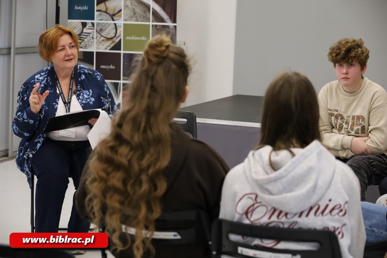 Zdjęcie w galerii na portalu naszraciborz.pl: Rekordowa liczba uczestników w turnieju z okazji Światowego Dnia Książki w bibliotece wiadomości z regionu