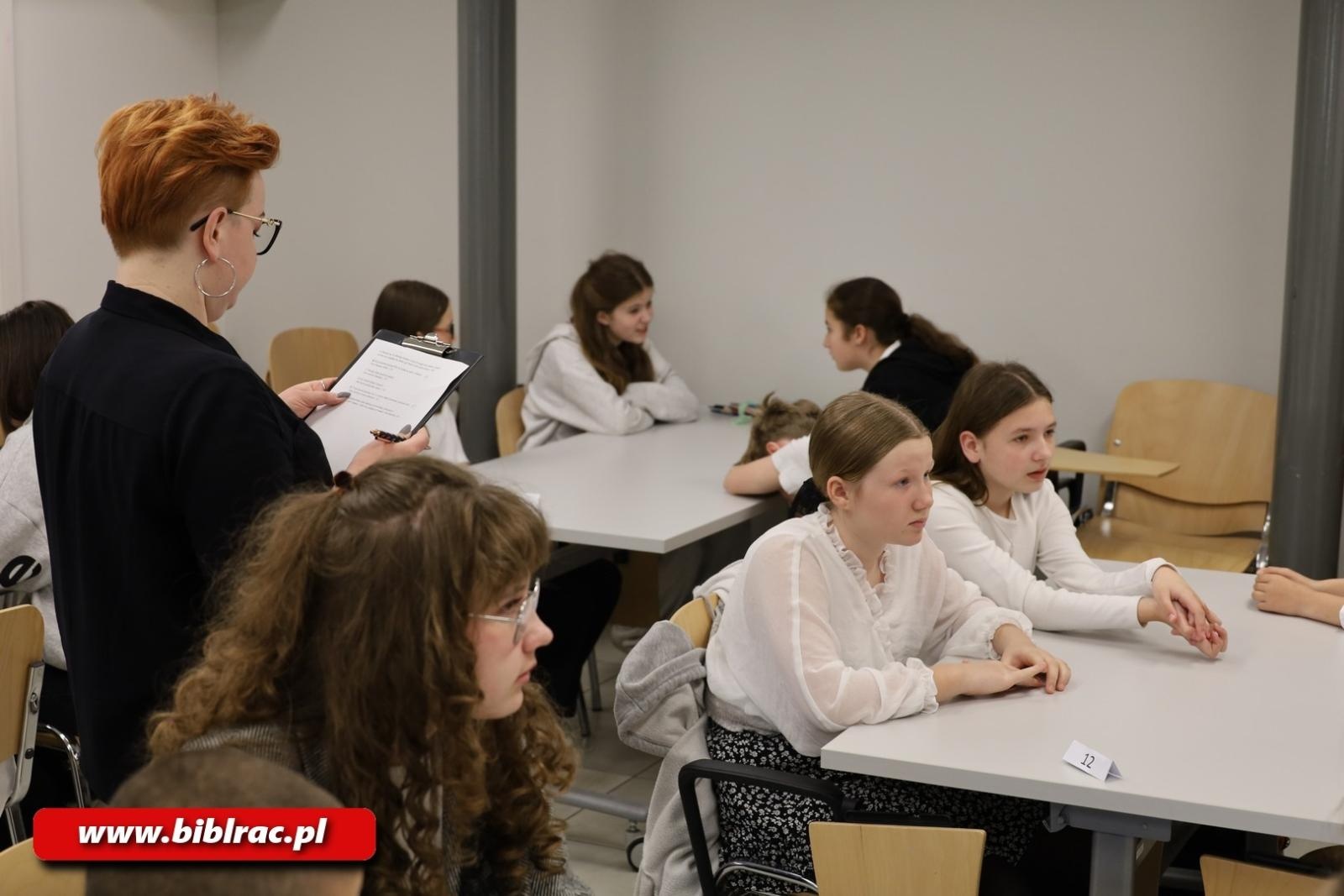 Zdjęcie w galerii na portalu naszraciborz.pl: Rekordowa liczba uczestników w turnieju z okazji Światowego Dnia Książki w bibliotece wiadomości z regionu