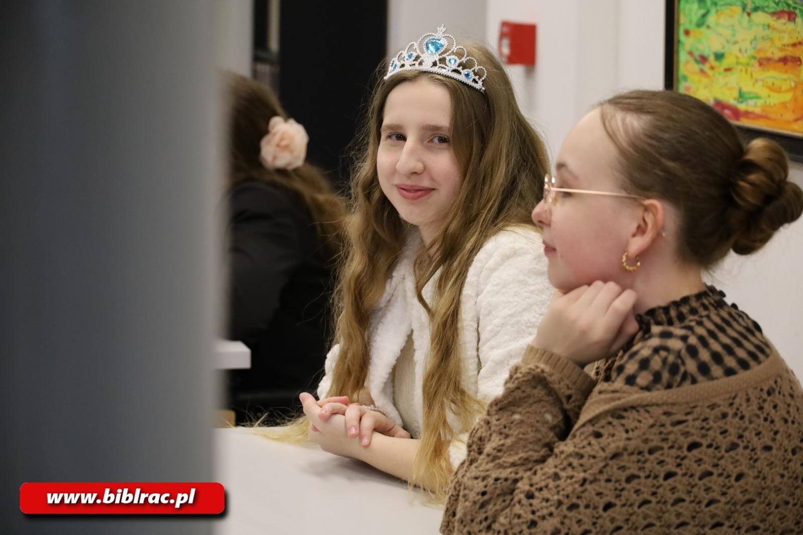 Zdjęcie w galerii na portalu naszraciborz.pl: Rekordowa liczba uczestników w turnieju z okazji Światowego Dnia Książki w bibliotece wiadomości z regionu