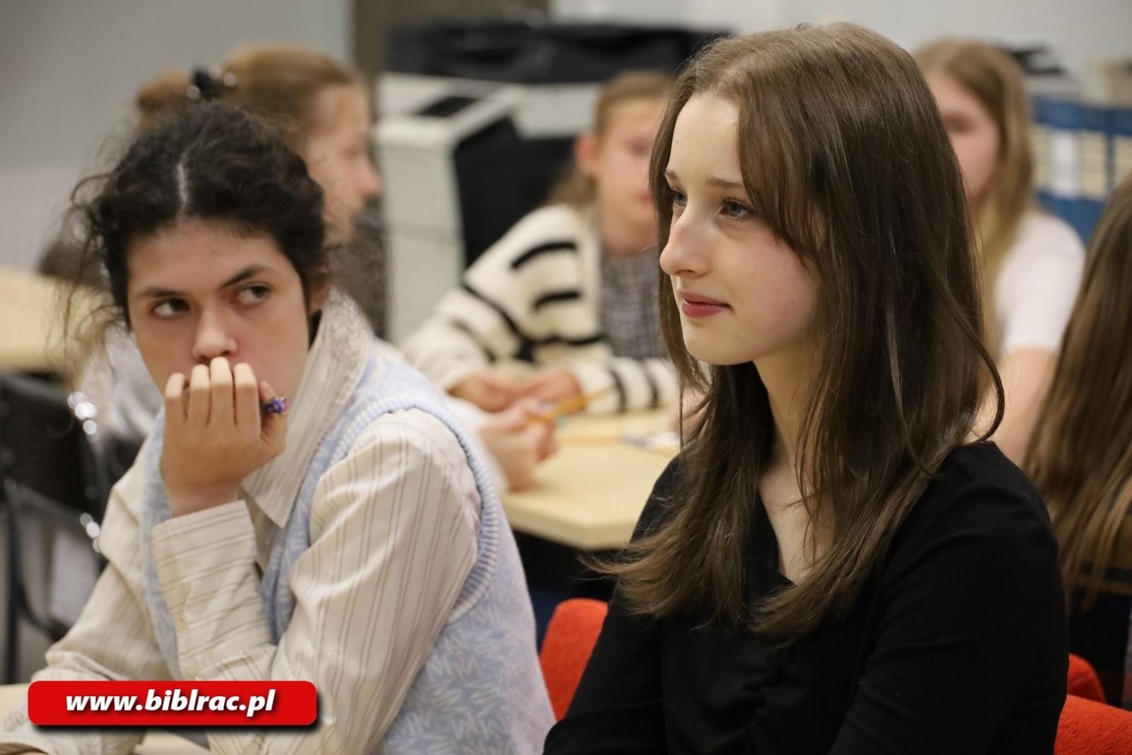 Zdjęcie w galerii na portalu naszraciborz.pl: Rekordowa liczba uczestników w turnieju z okazji Światowego Dnia Książki w bibliotece wiadomości z regionu