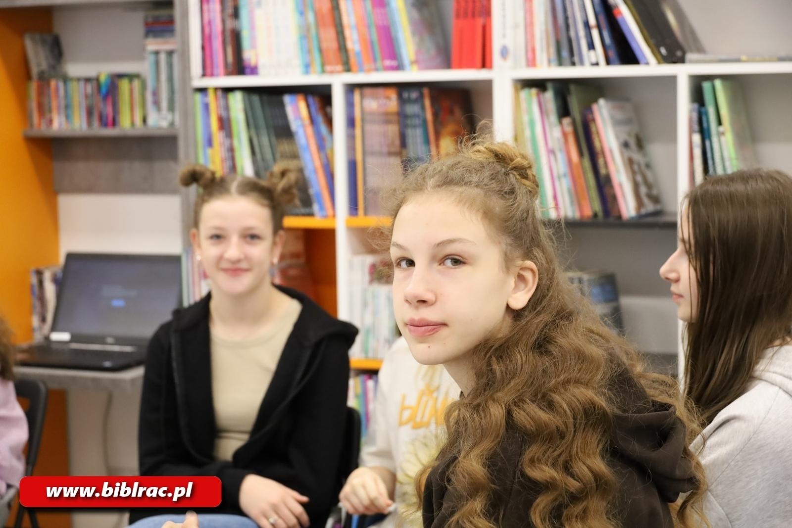 Zdjęcie w galerii na portalu naszraciborz.pl: Rekordowa liczba uczestników w turnieju z okazji Światowego Dnia Książki w bibliotece wiadomości z regionu