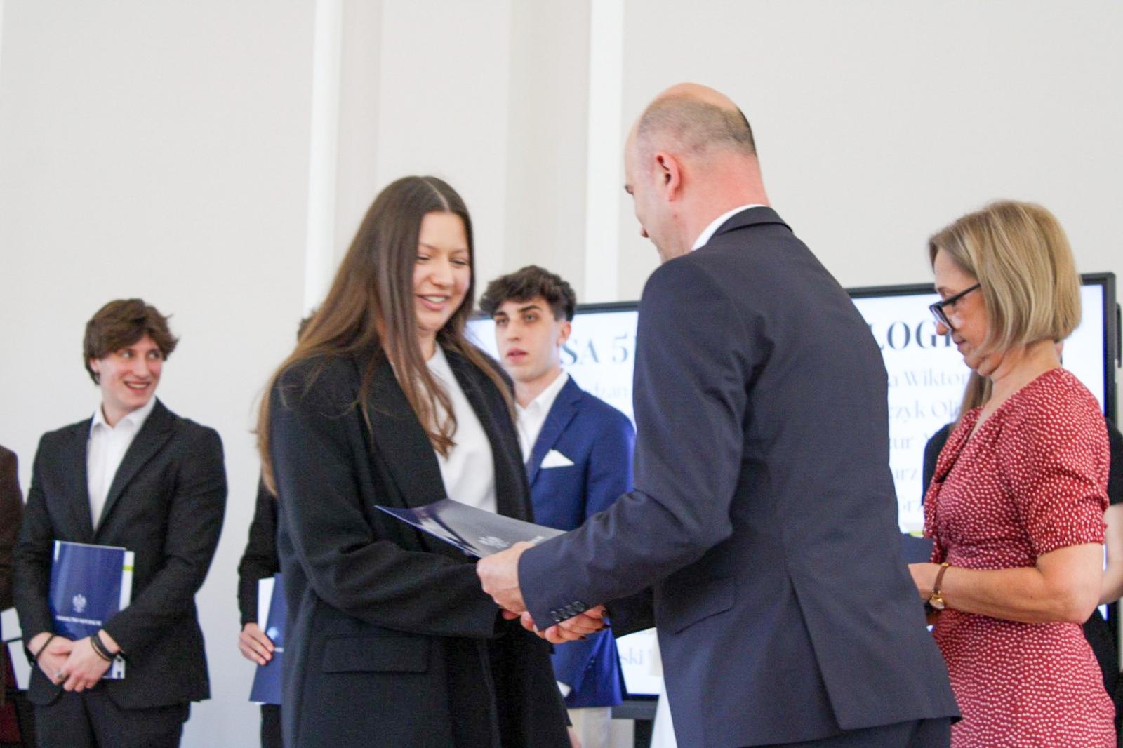 Zdjęcie w galerii na portalu naszraciborz.pl: Pożegnanie absolwentów Ekonomika. 4 maja ruszają matury wiadomości z regionu