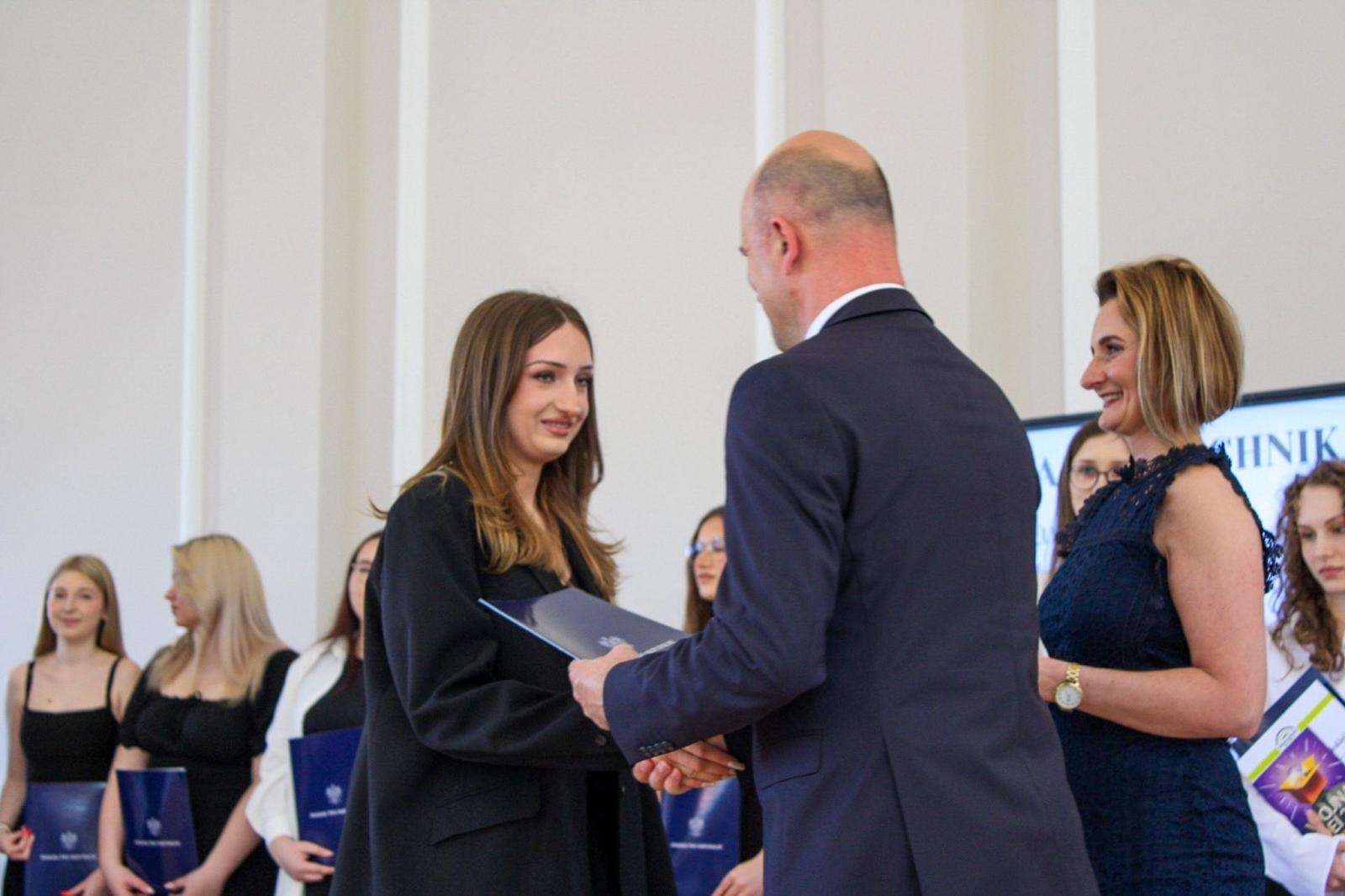 Zdjęcie w galerii na portalu naszraciborz.pl: Pożegnanie absolwentów Ekonomika. 4 maja ruszają matury wiadomości z regionu