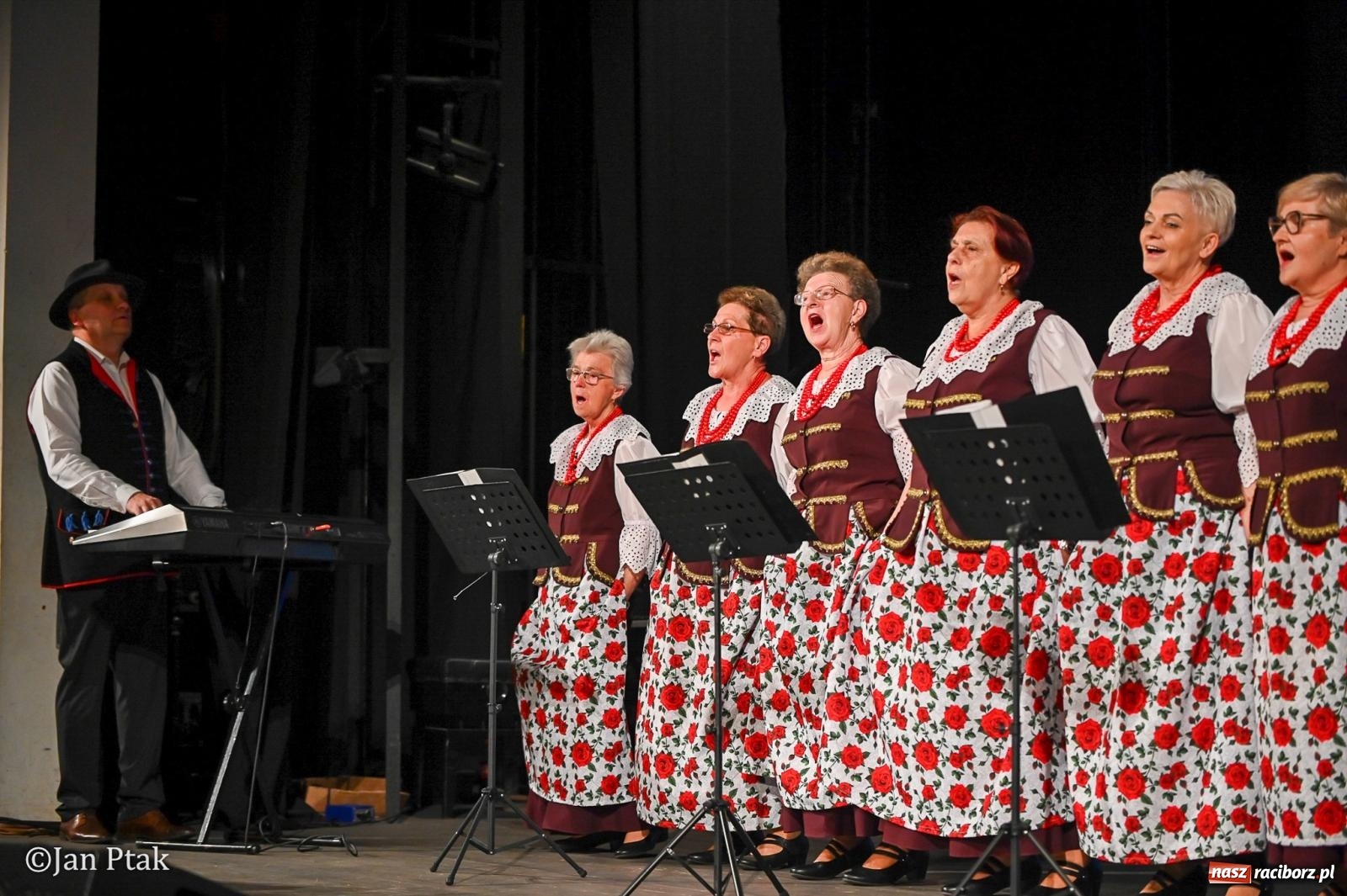 Zdjęcie w galerii na portalu naszraciborz.pl: Śląska tradycja wybrzmiała w Strzesze. Koncert pełen muzyki i folkloru wiadomości z regionu