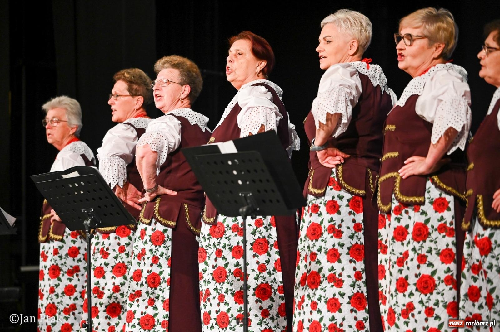 Zdjęcie w galerii na portalu naszraciborz.pl: Śląska tradycja wybrzmiała w Strzesze. Koncert pełen muzyki i folkloru wiadomości z regionu