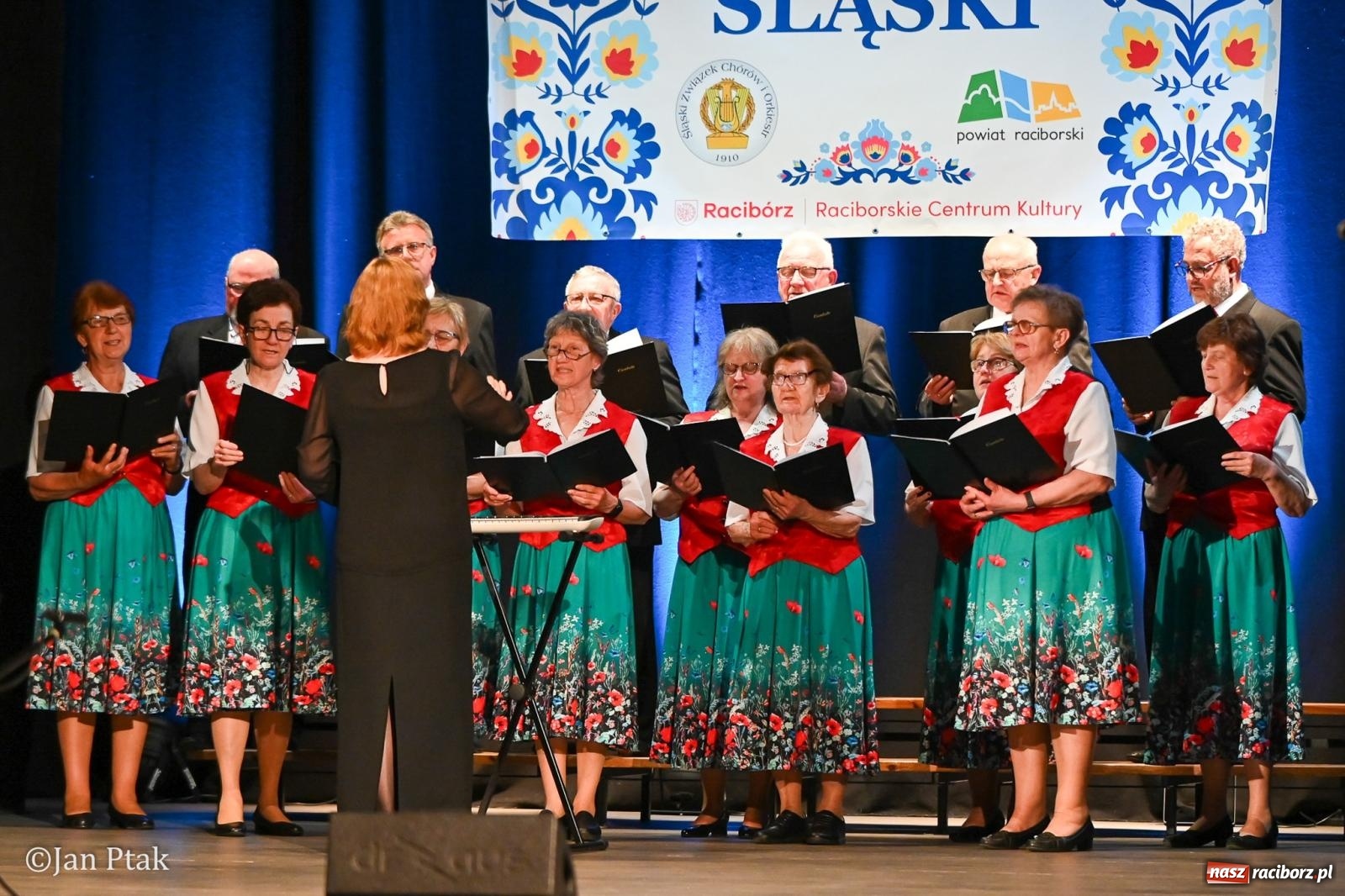Zdjęcie w galerii na portalu naszraciborz.pl: Śląska tradycja wybrzmiała w Strzesze. Koncert pełen muzyki i folkloru wiadomości z regionu
